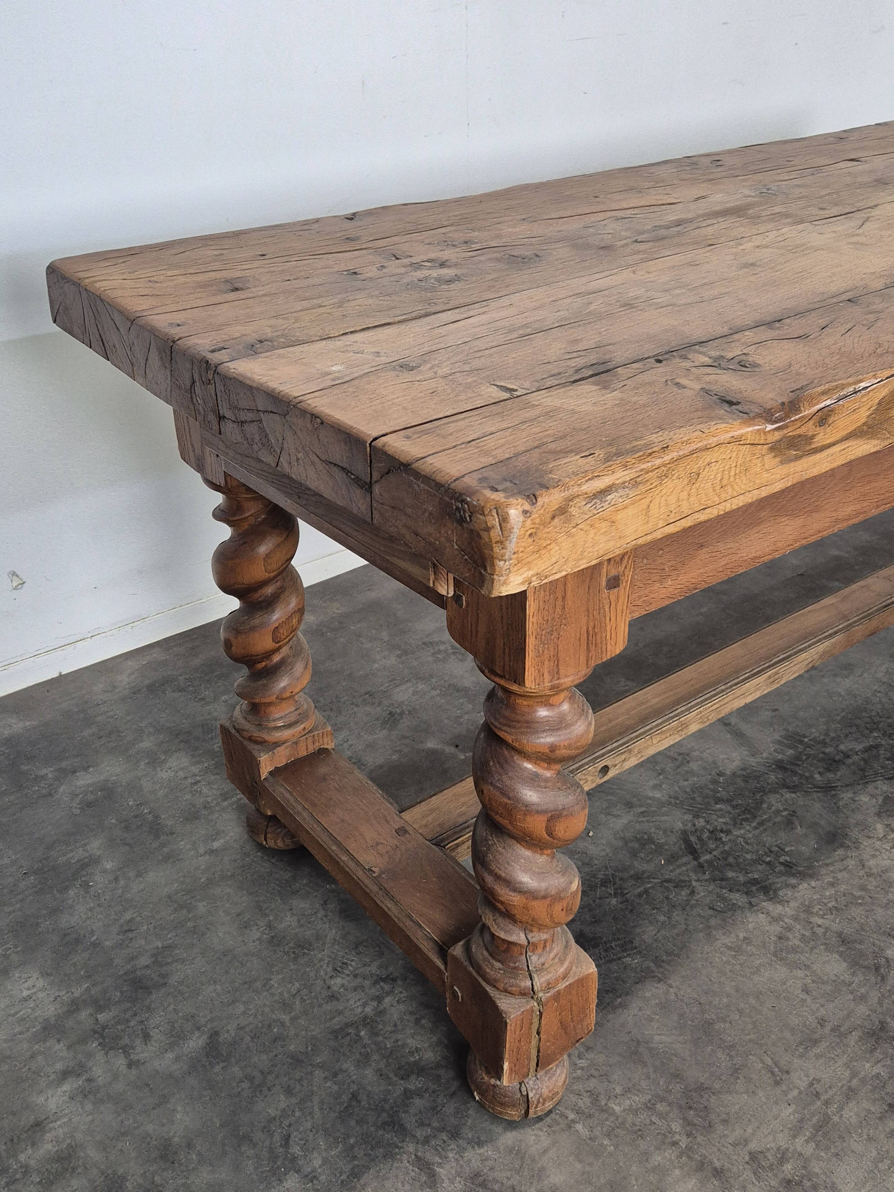 Table de ferme en chêne massif de style Louis XIII