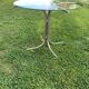 Table ronde Bauhaus en verre transparent et chrome - piétement tubulaire argenté gris