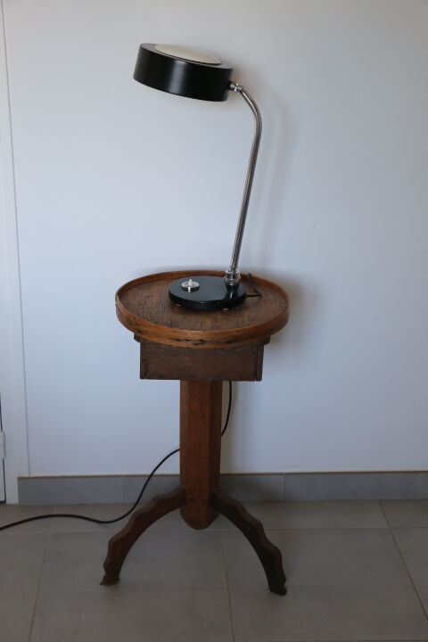 Black and white Jumo 900 lamp