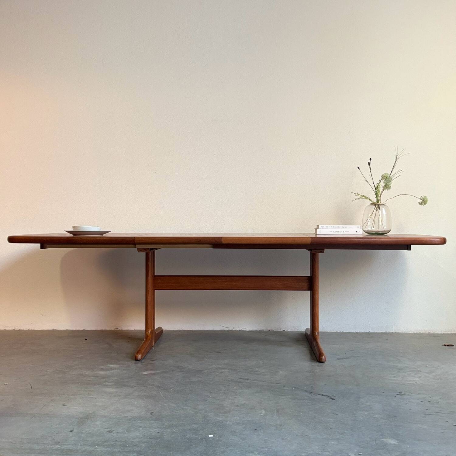 Vintage Skovby extendable oval table teak