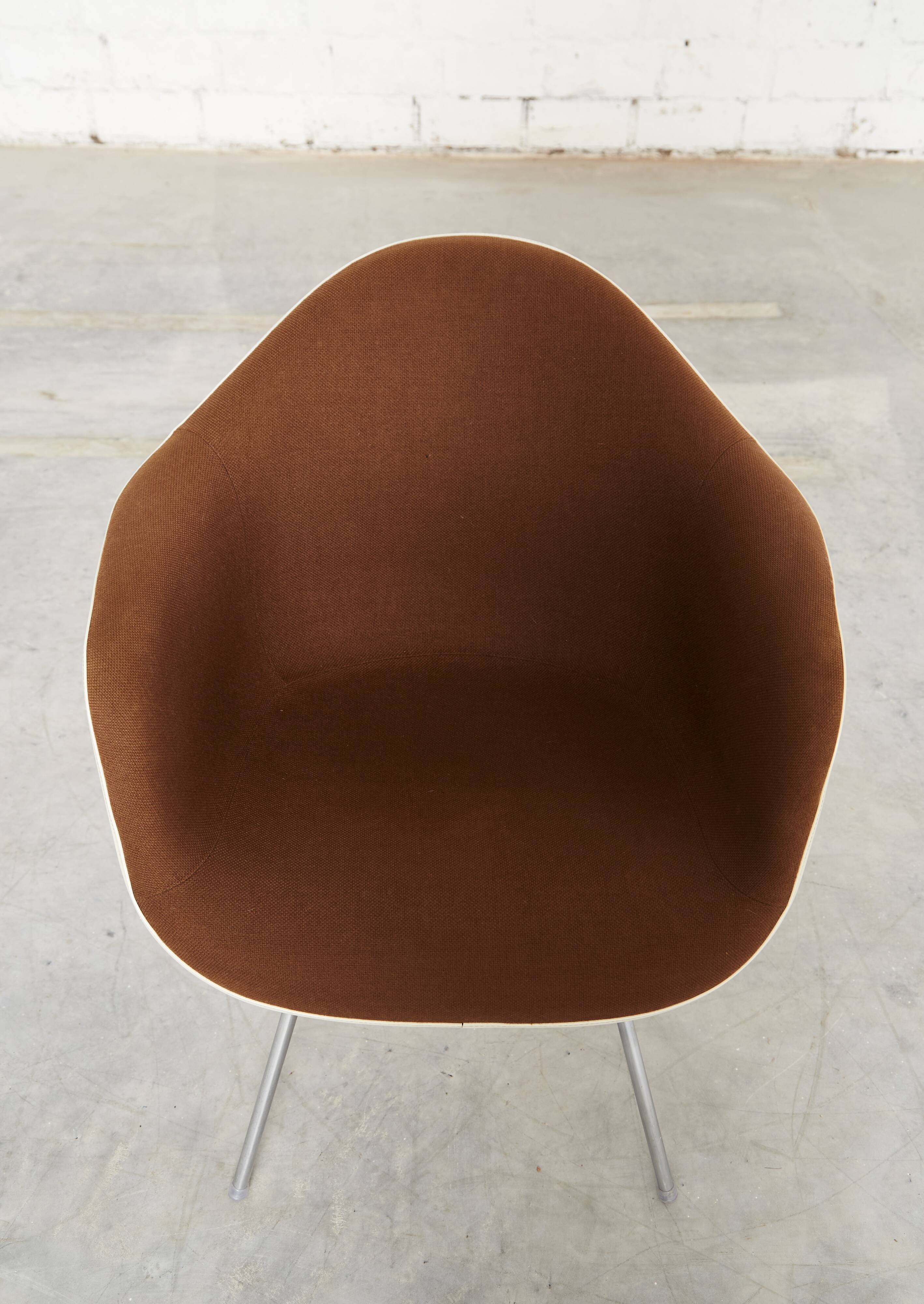 Off-White Dax Fiberglass Chair by Charles & Ray Eames for Vitra