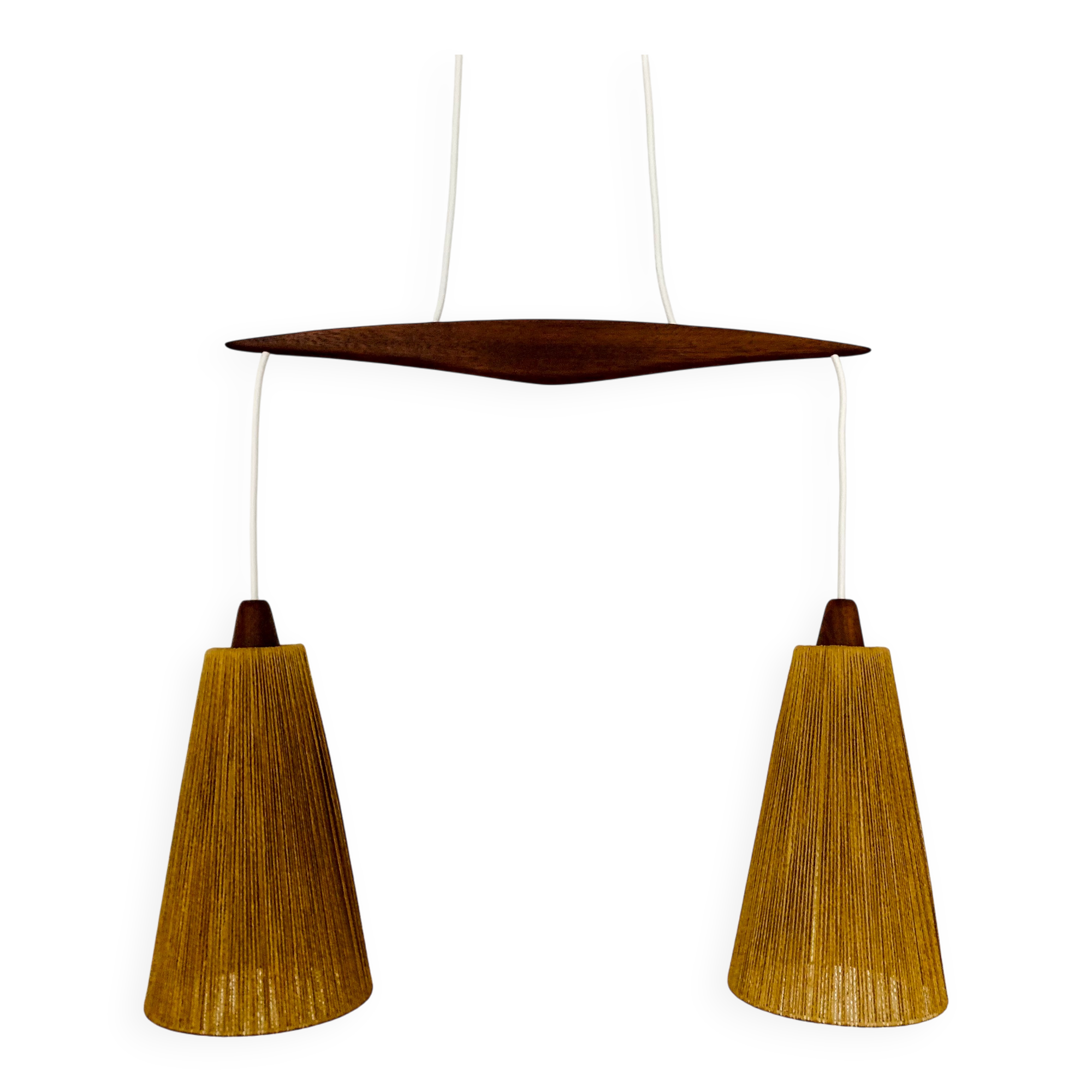 Suspension en teck et sisal par Temde