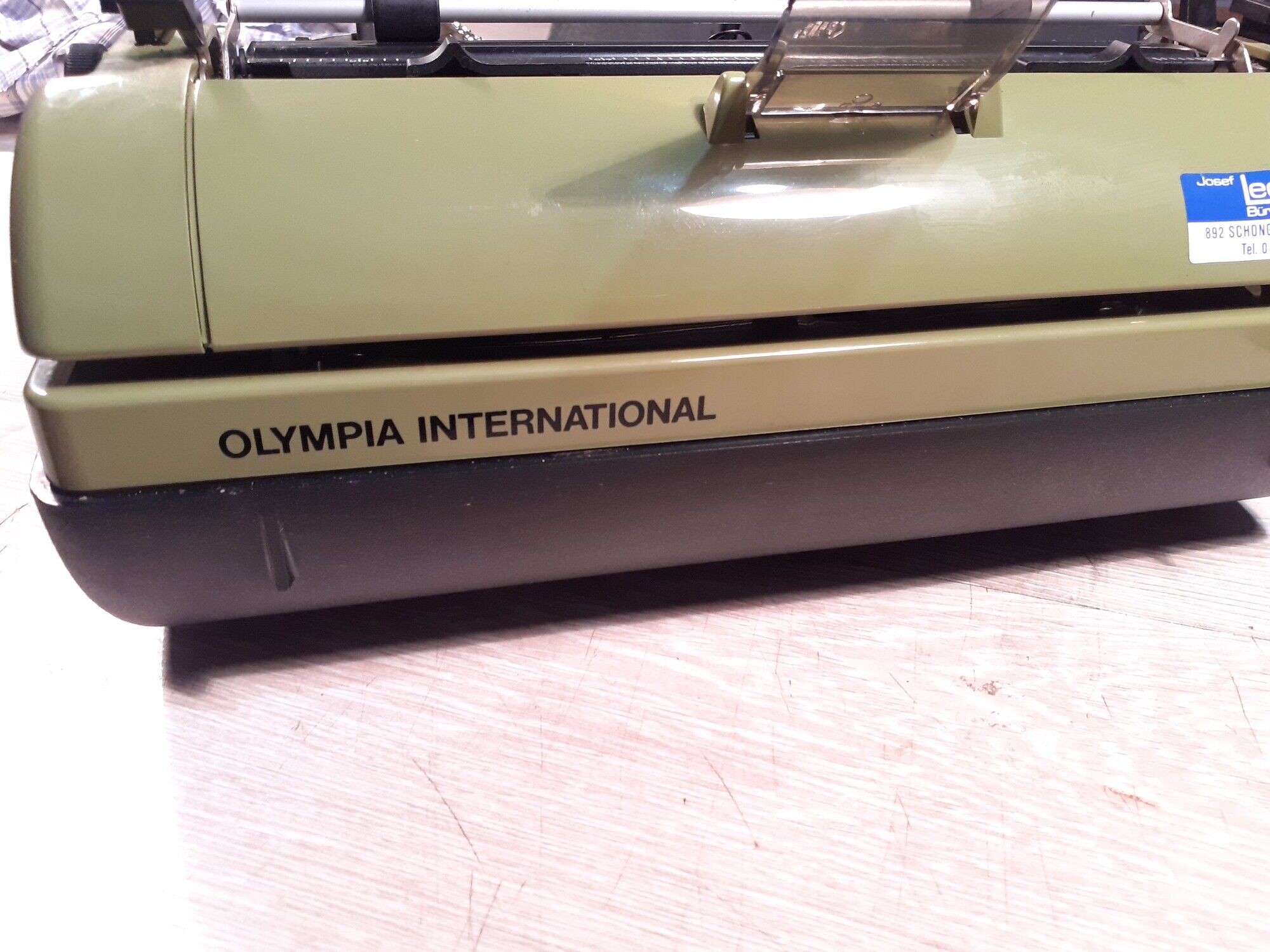 Olympia monica portable typewriter, olympia werke ag vilhelmshaven, made in united kingdom