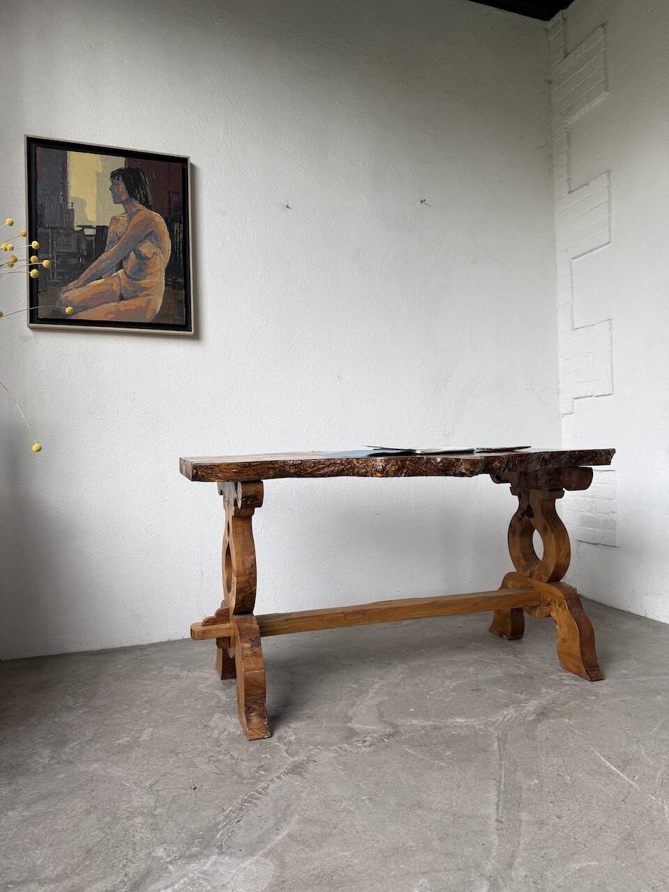 Table artisanale en orme massif, art populaire