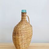 Viresa bottle in glass and wicker