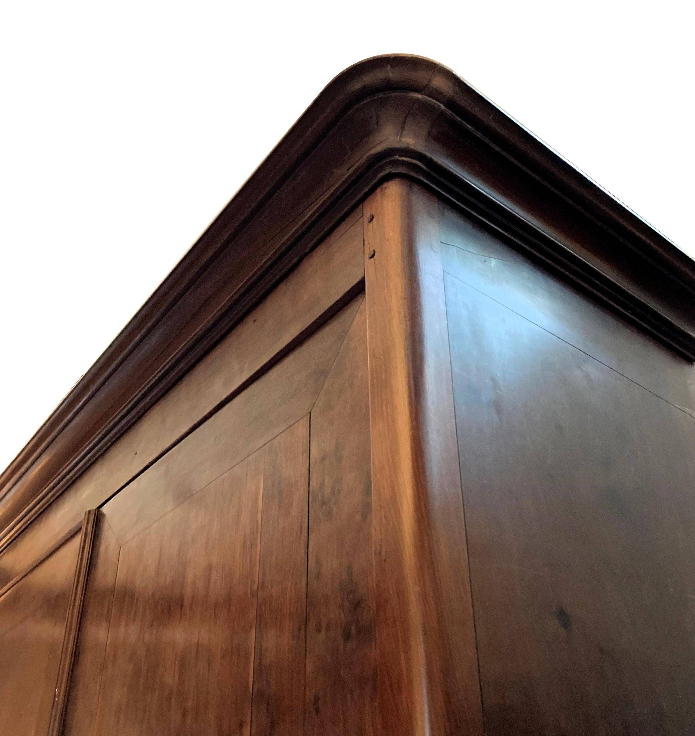 Petite armoire de port en acajou XVIIIe siècle