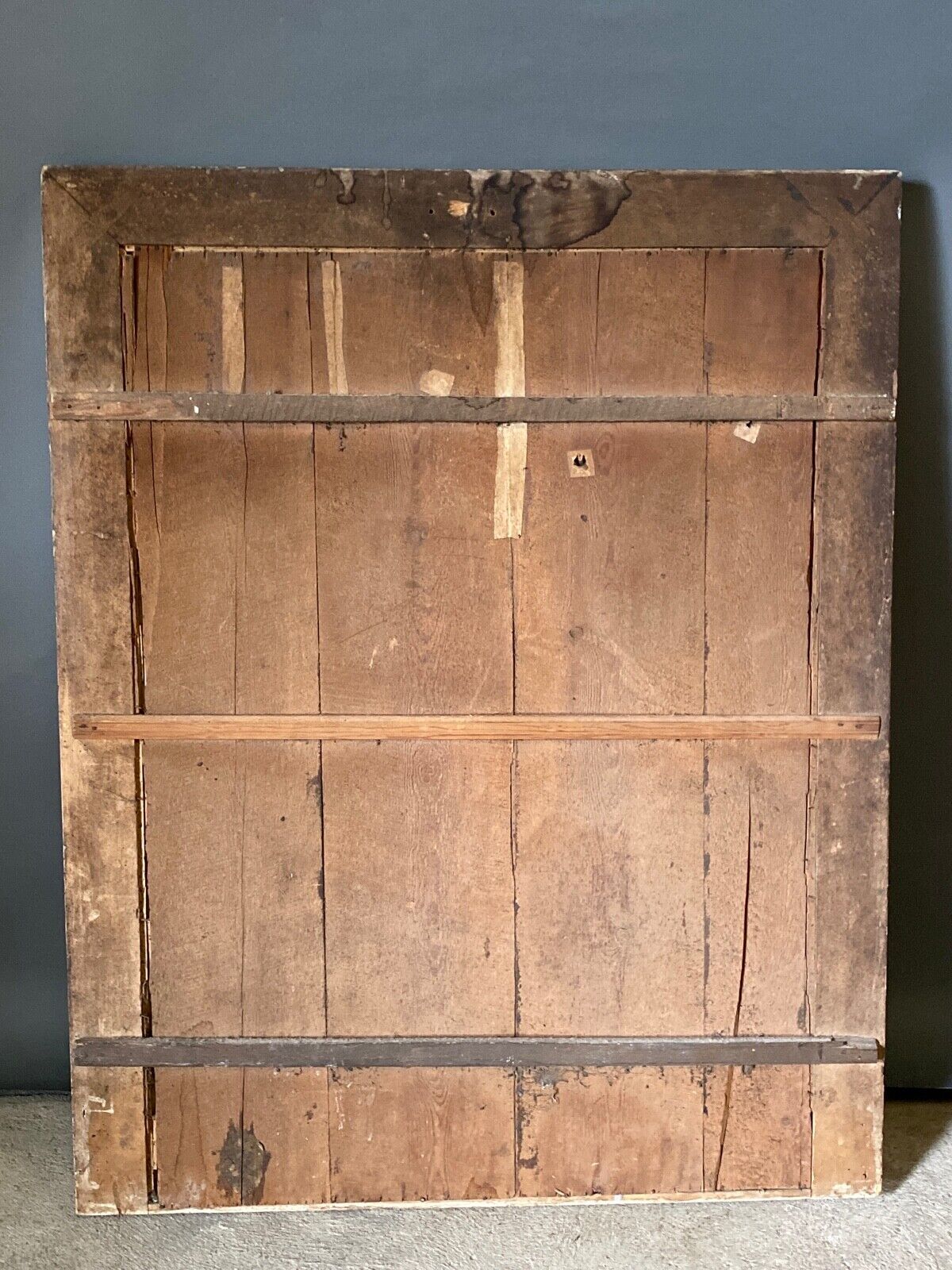 Nineteenth century mirror in wood and stucco gilded with rich gold leaf ornamentation, 101x127 cm