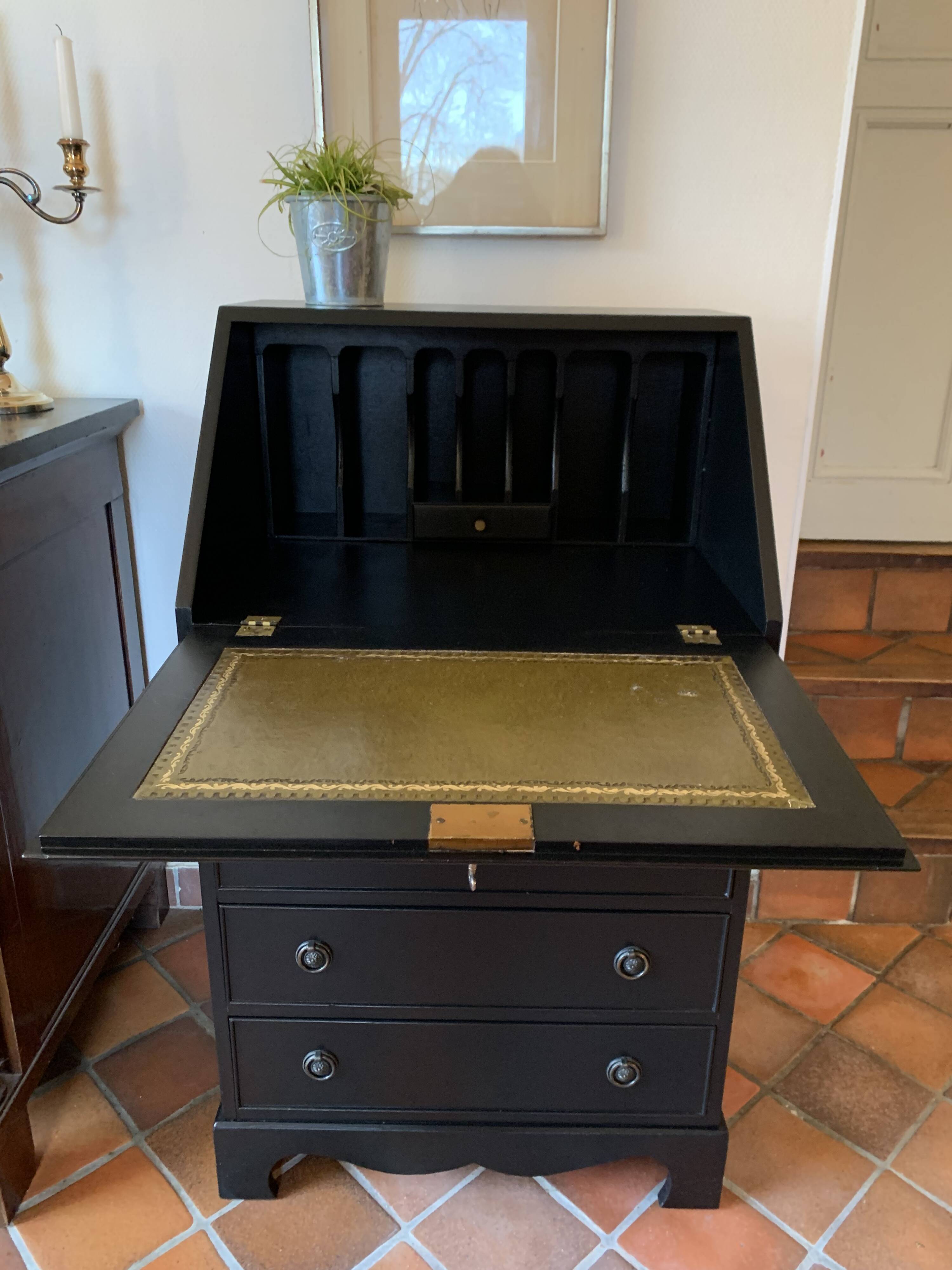 Small convenient secretary