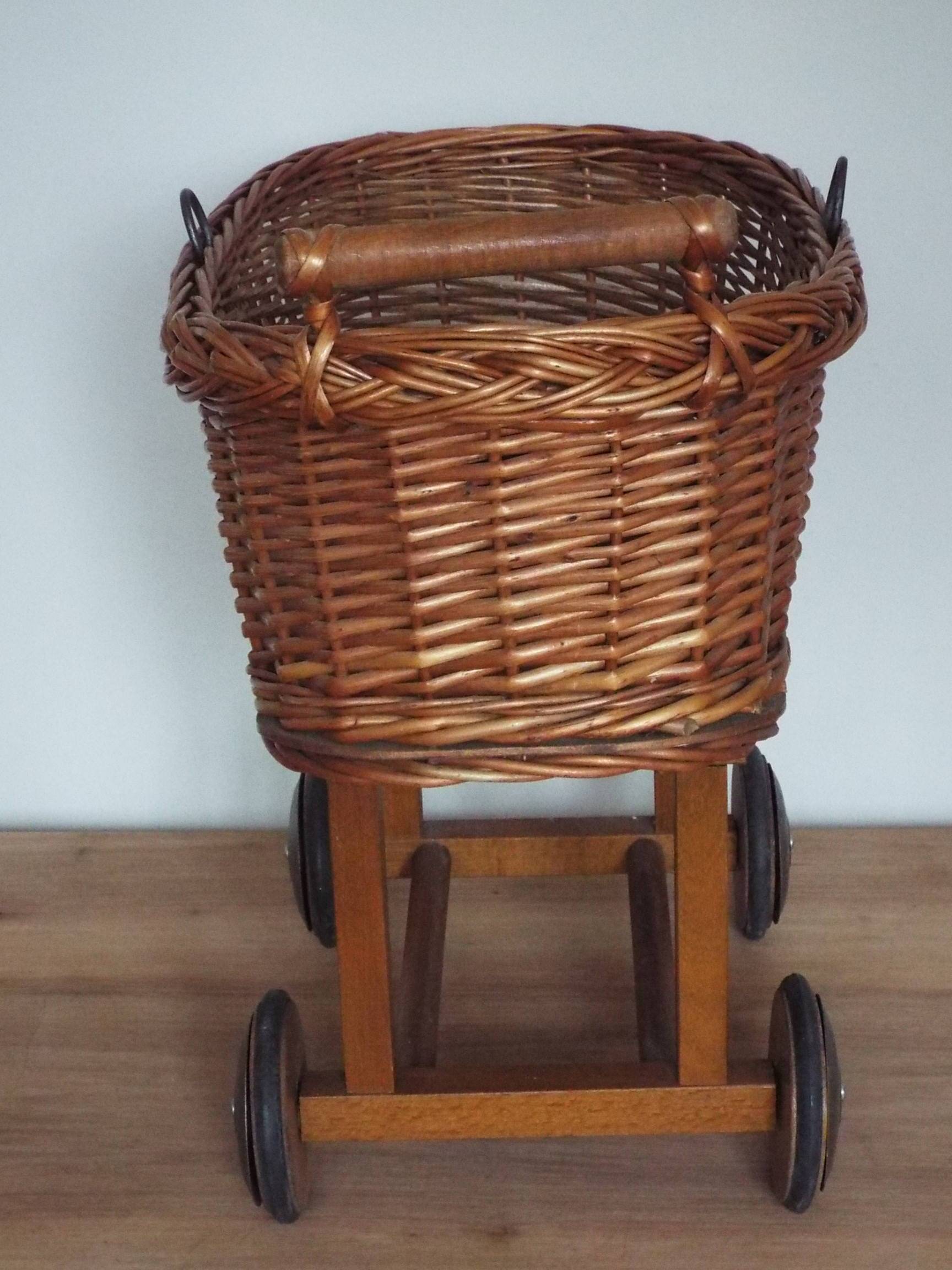 Doll or cuddly toy pram