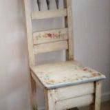 Chaise enfant en bois fleurie