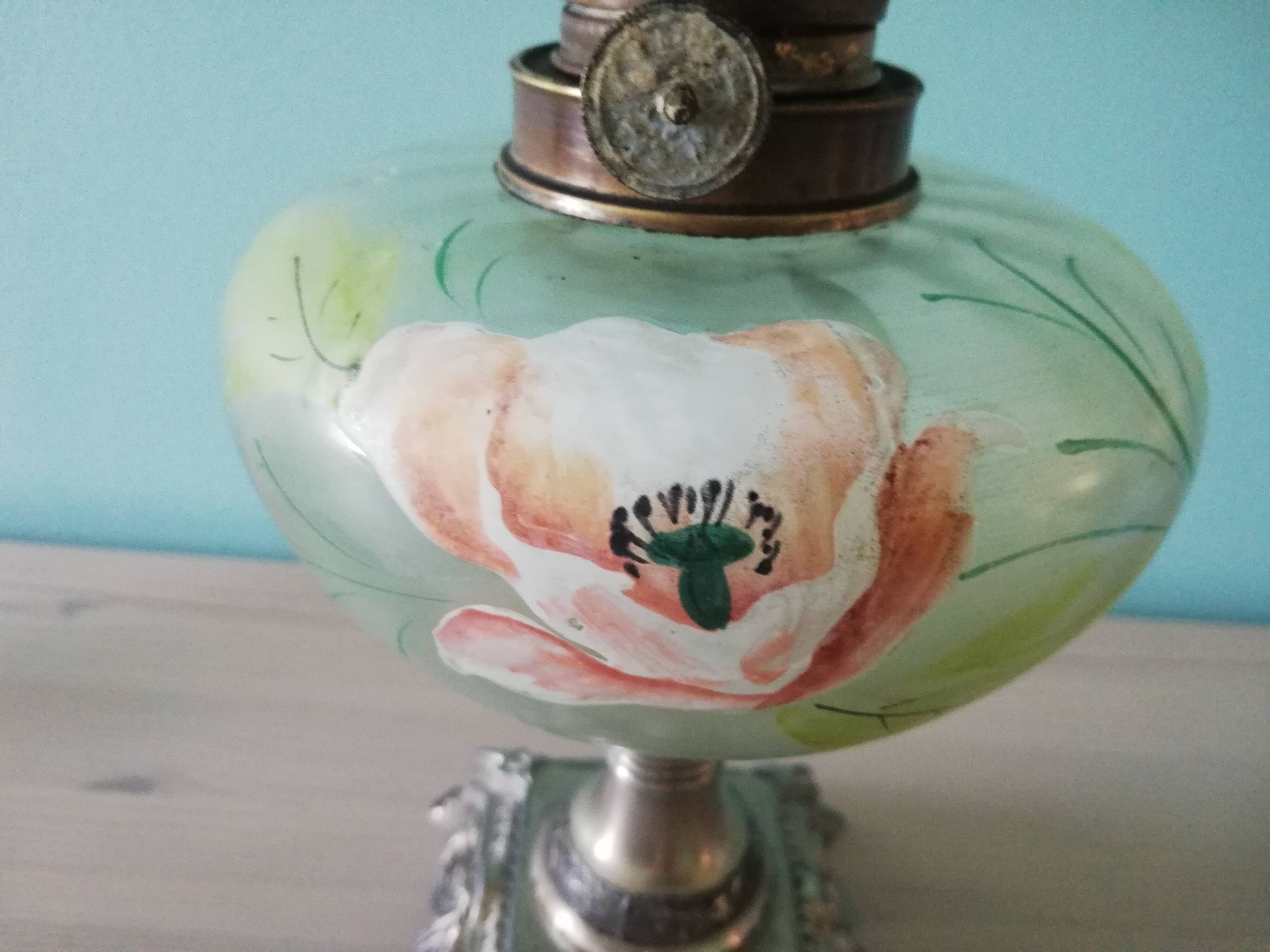 Lampe à pétrole très ancienne (verre style J.T. Legras)