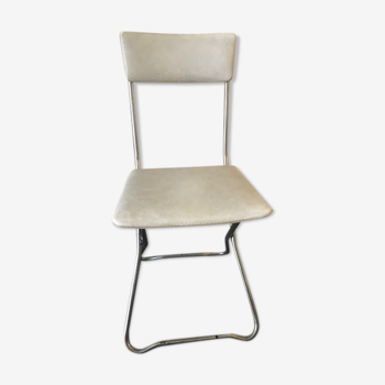 White folding chair