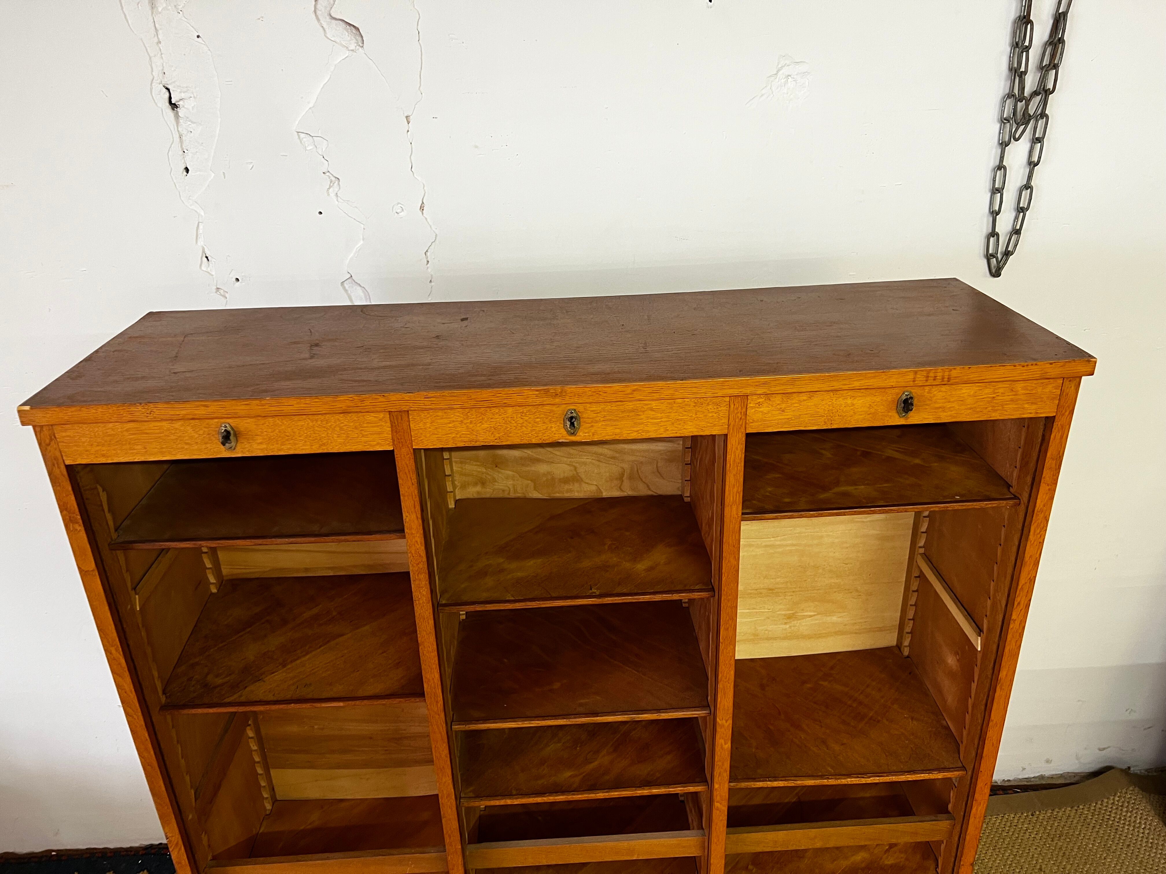 Curtain cabinet 3 columns