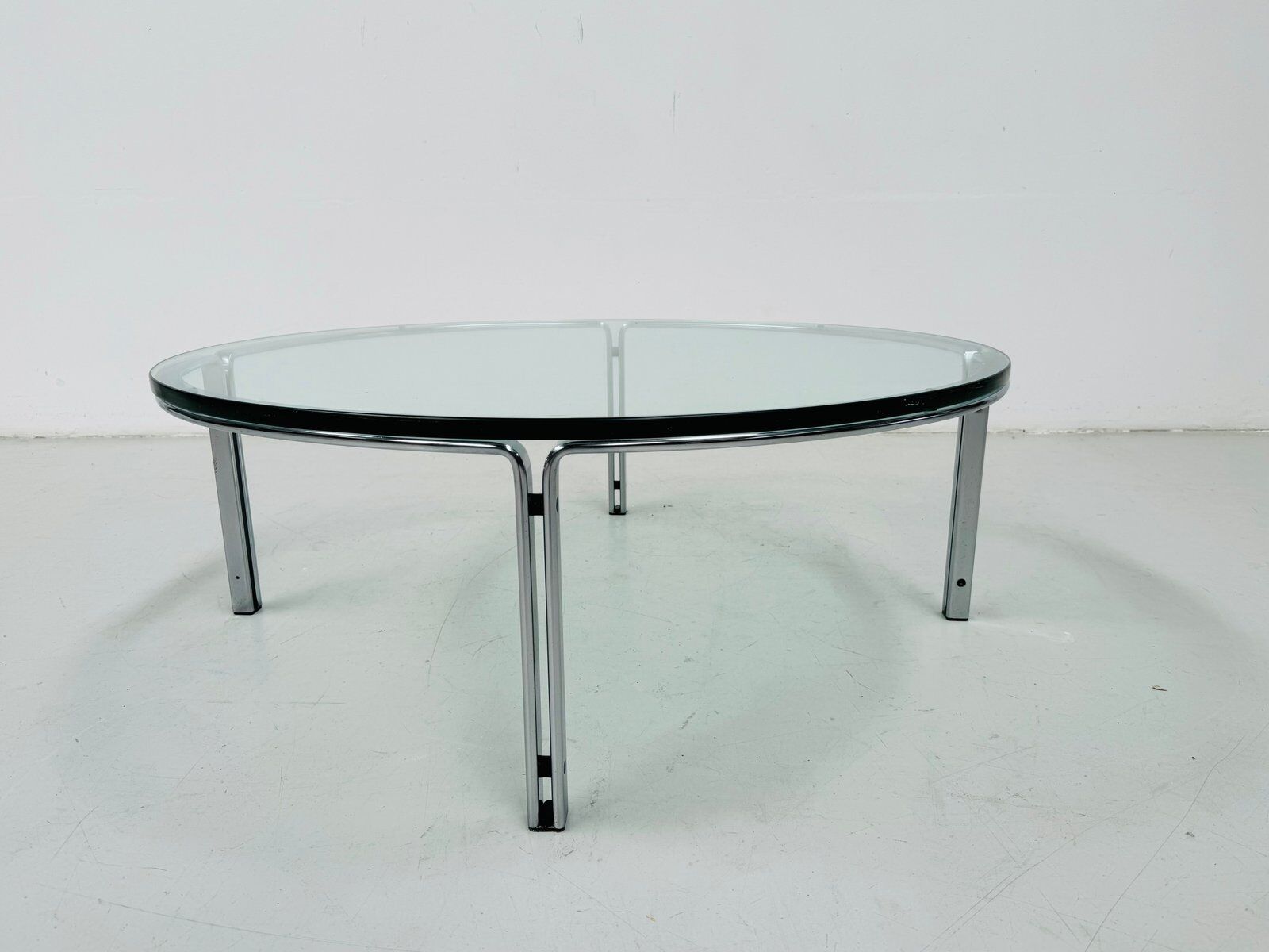 Table basse ronde vintage en verre et acier, signée Horst Brüning pour Kill International, années 1960
