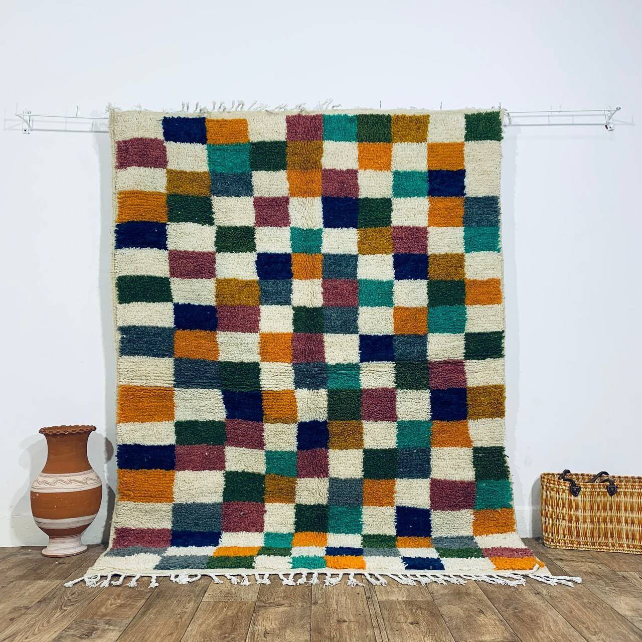 Handcrafted moroccan berber rug 213 x 160 cm