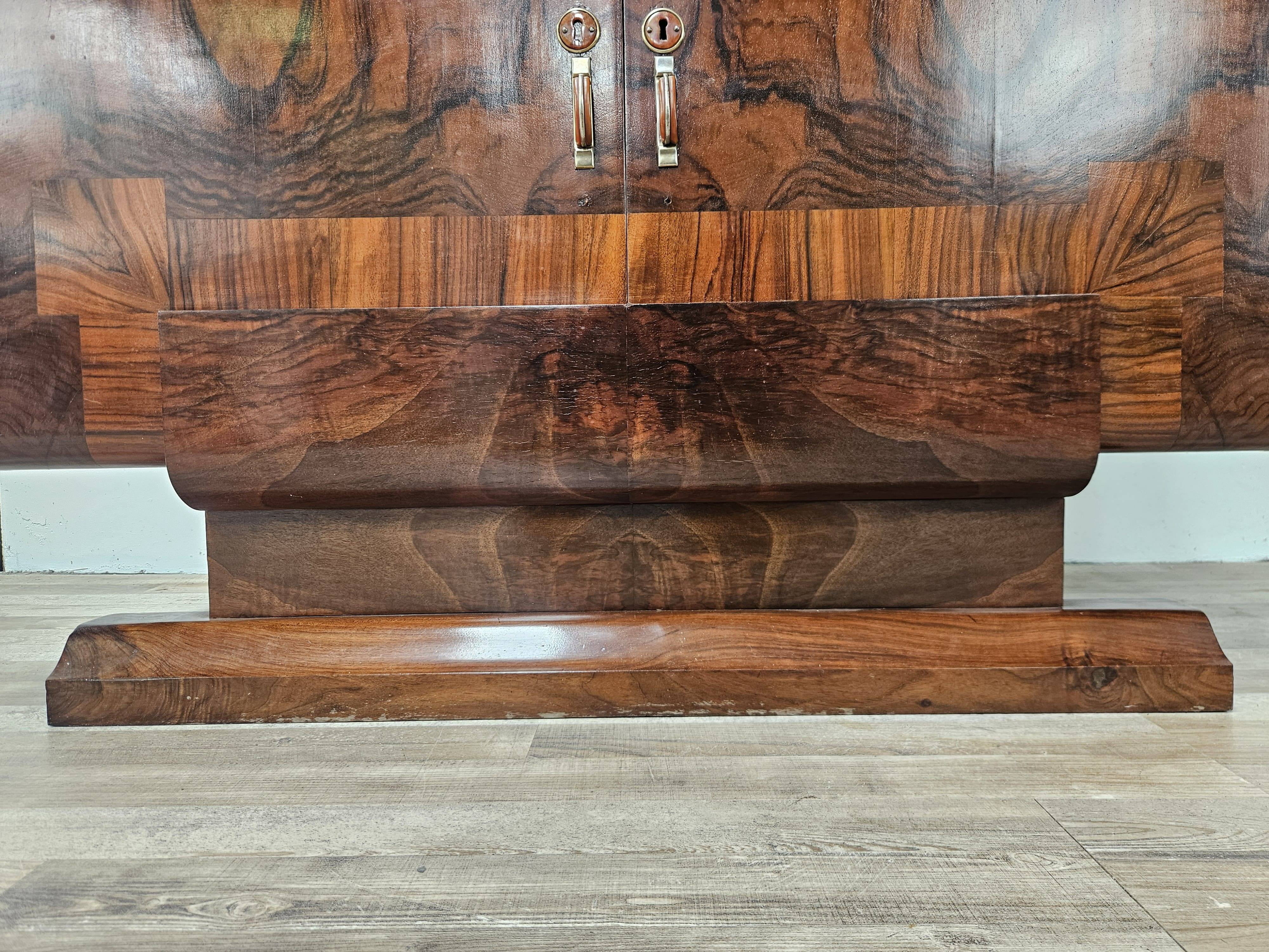 1940s Art Decò sideboard in walnut burl with mirror