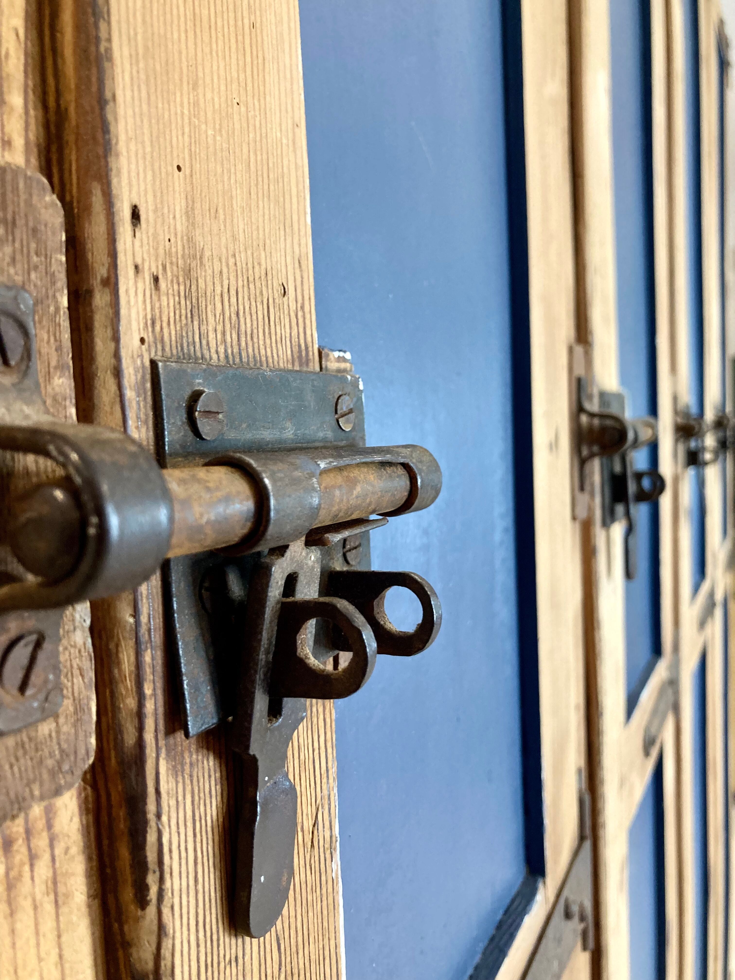 Old wooden cloakroom 4 doors
