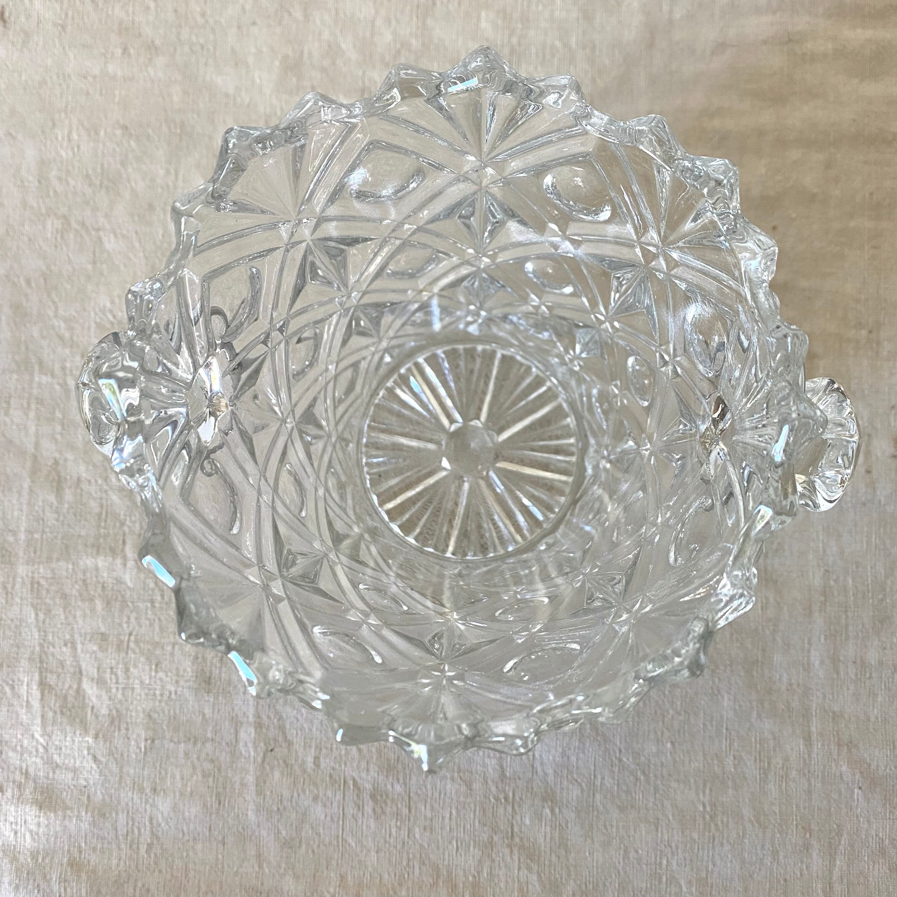 Serrated glass ice bucket