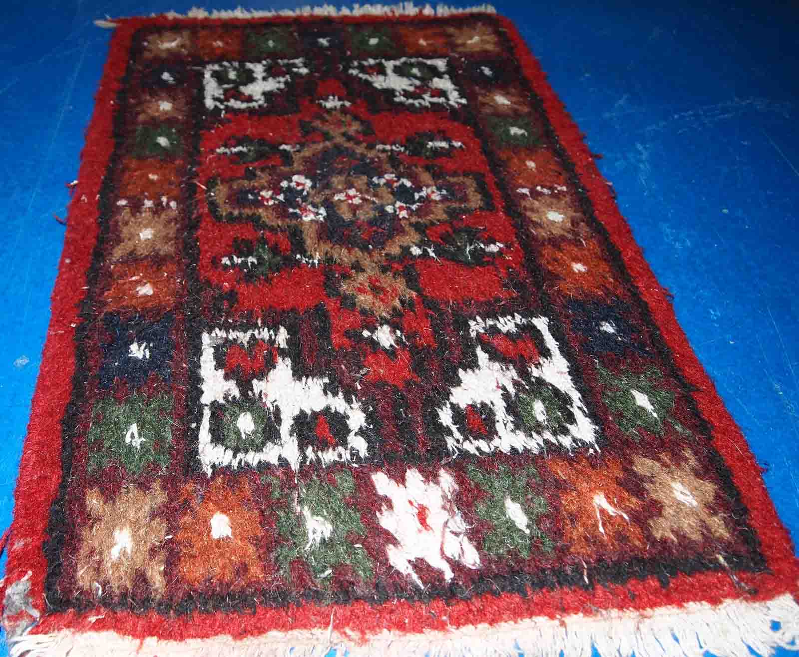 Vintage persian hamadan handmade carpet 1.3' x 2' (40cm x 61cm) 1970s, 1c760