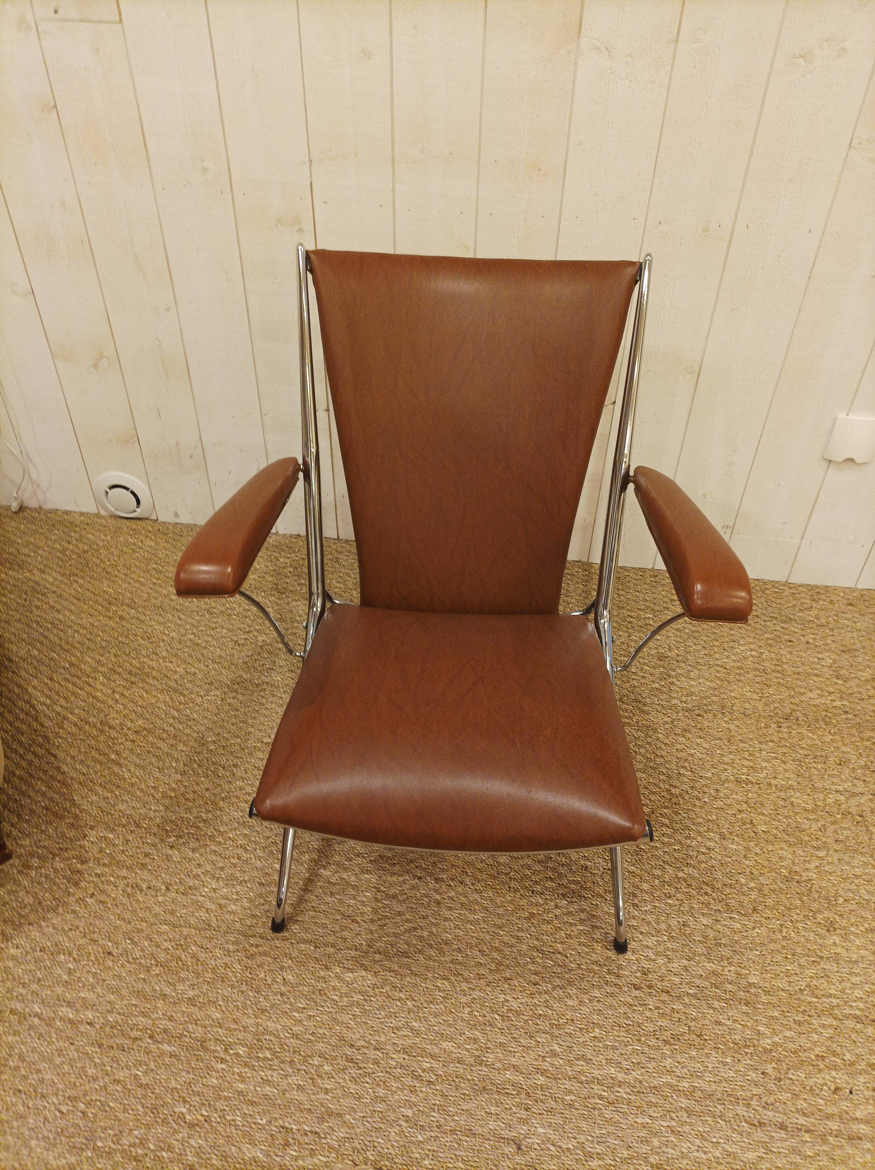 Leatherette folding armchair