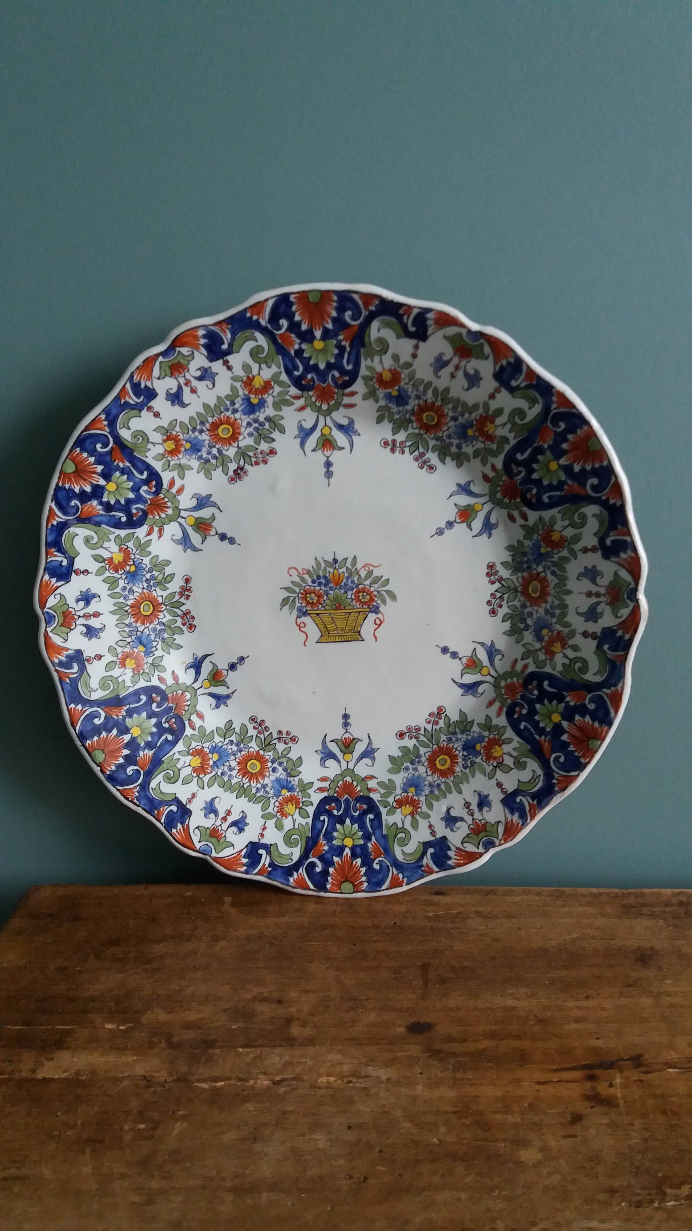 Assiette en faïence de Desvres signée Fourmaintraux Courquin 19 ieme