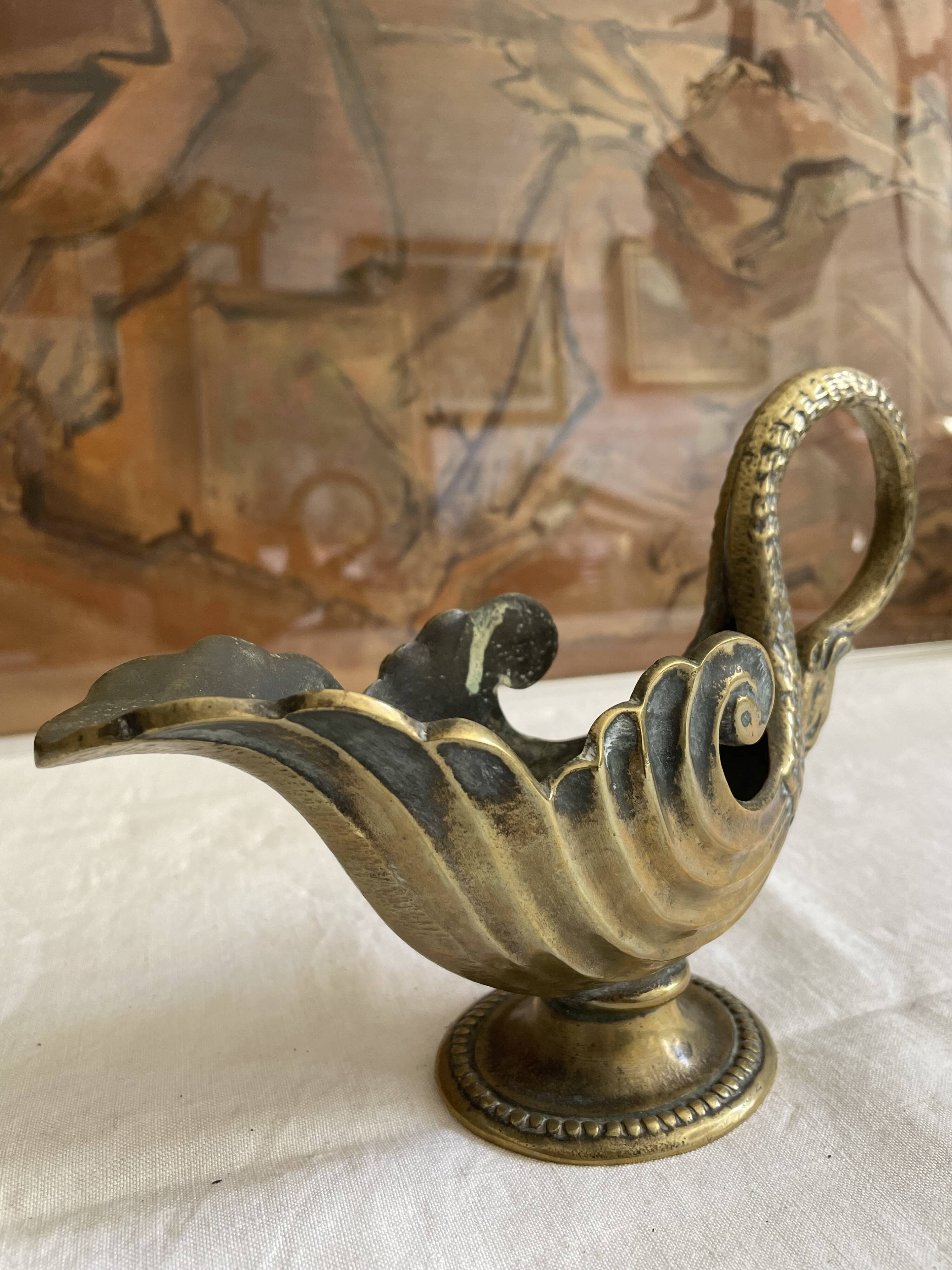Bronze cup with green partial patina in the shape of a swan, Max le verrier