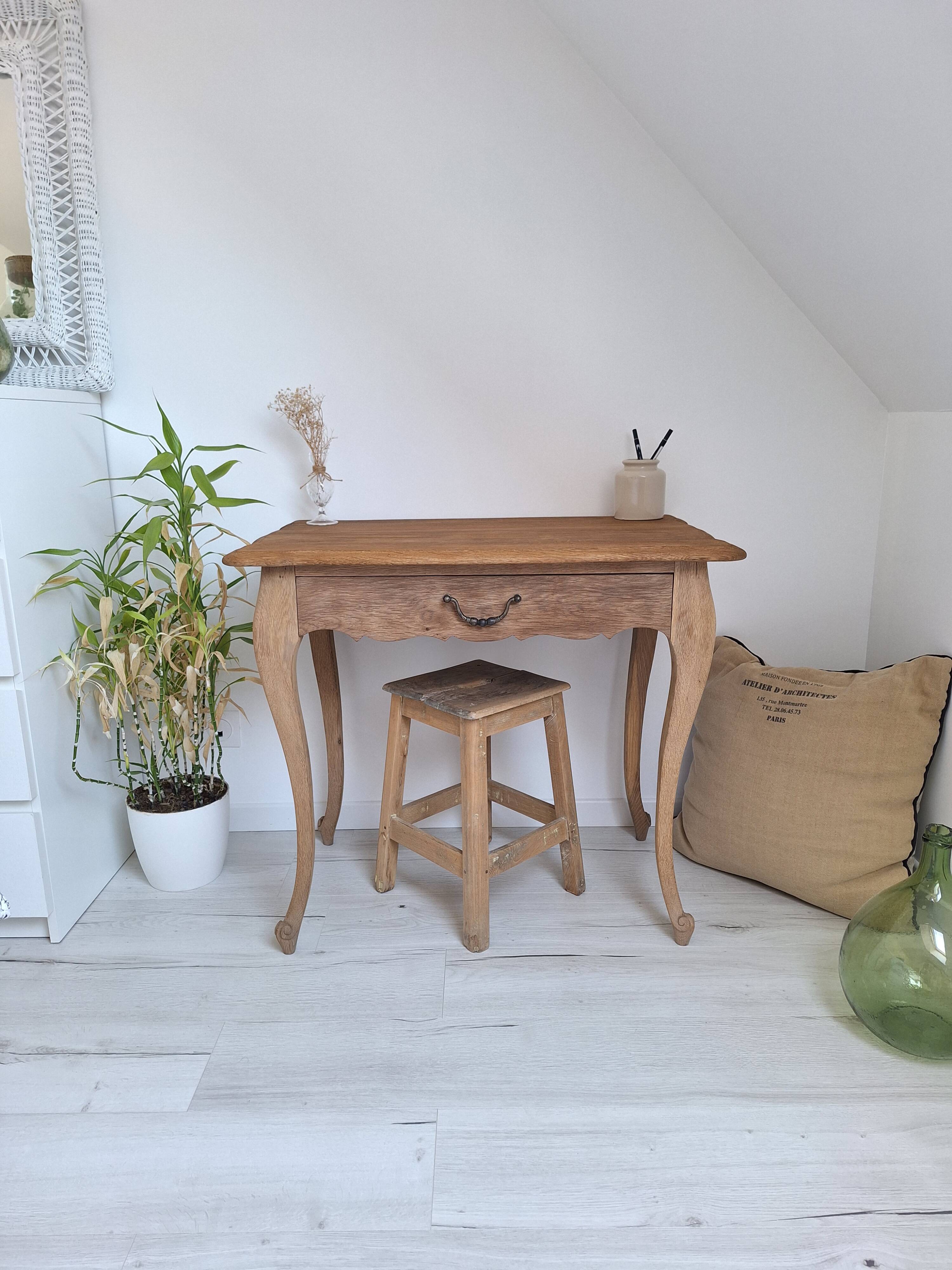 Occasional table, antique desk in solid oak in Louis XV style.