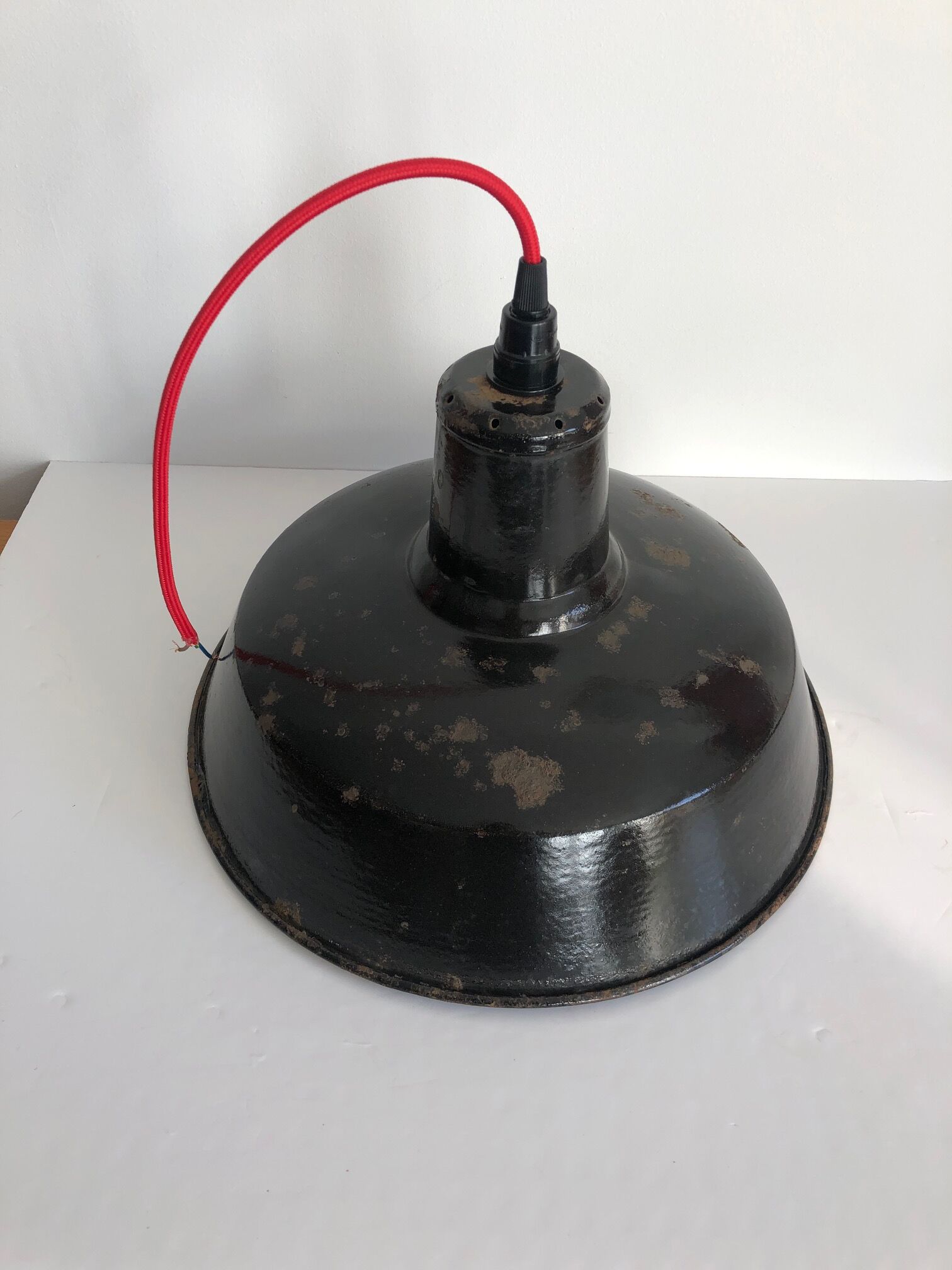 Set of 2 black enamelled bowls