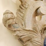 Grande paire de décorations murales en bois sculpté de feuillages 18e siècle
