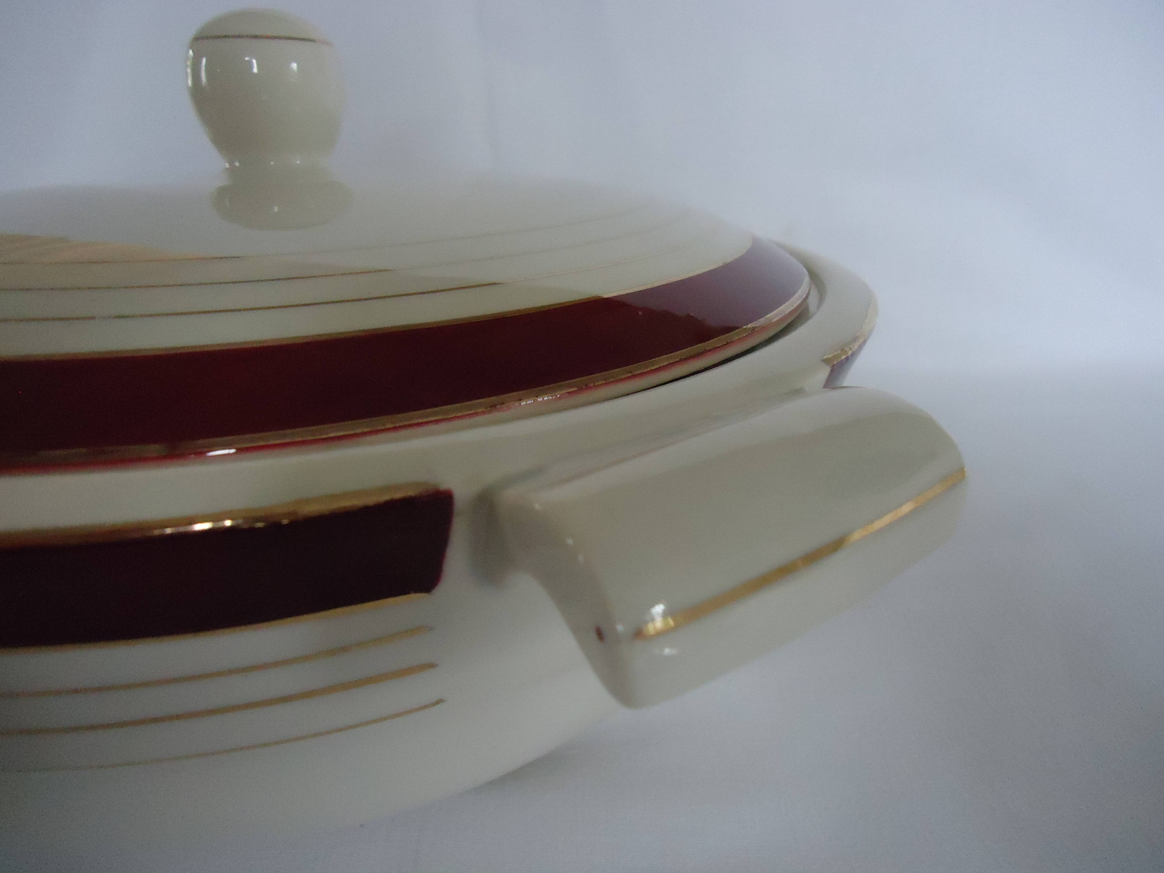 Opaque porcelain vegetable tureen/tureen from digoin sarreguemines, pasteur model