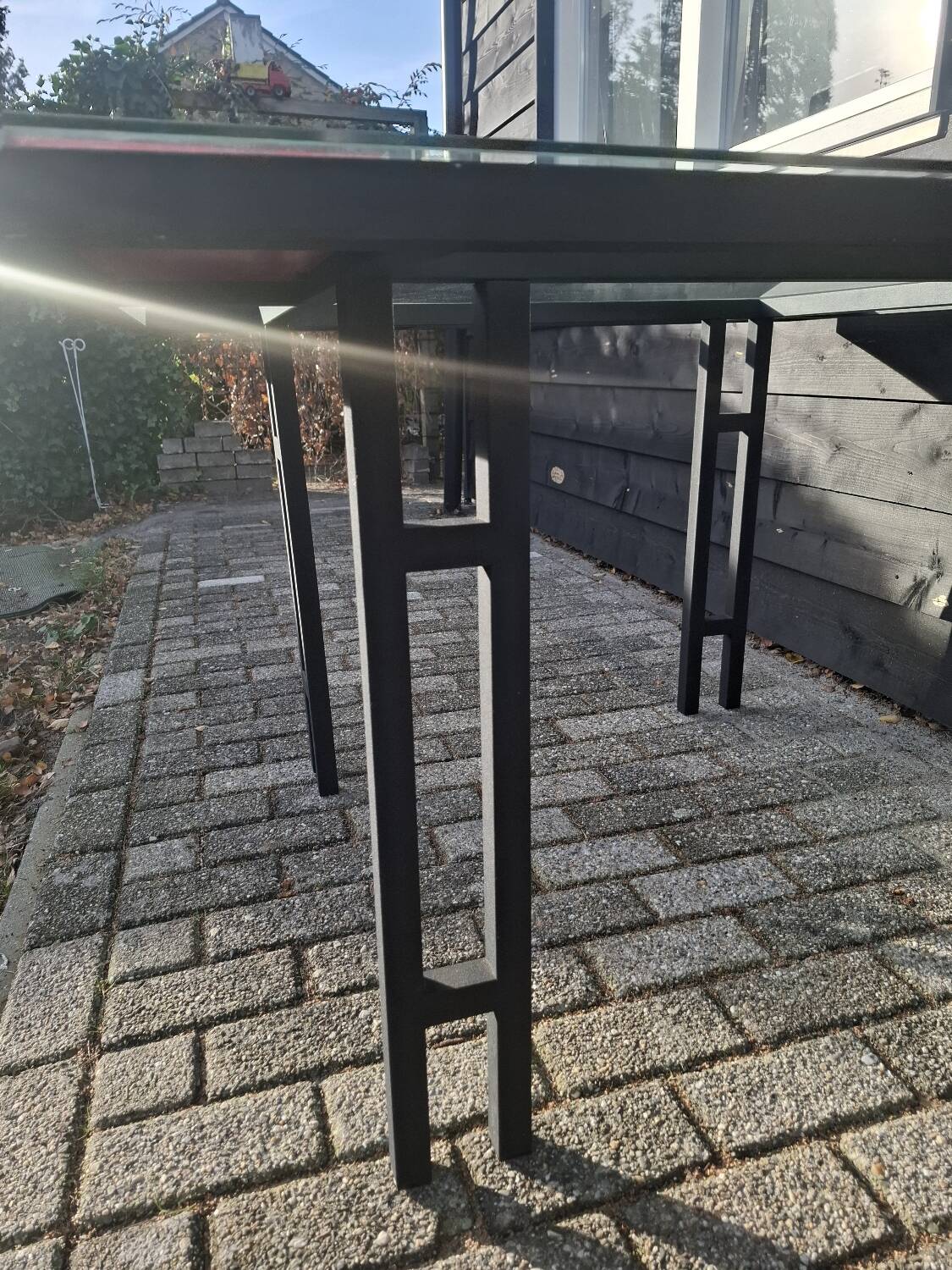 Vintage postmodern dinertable