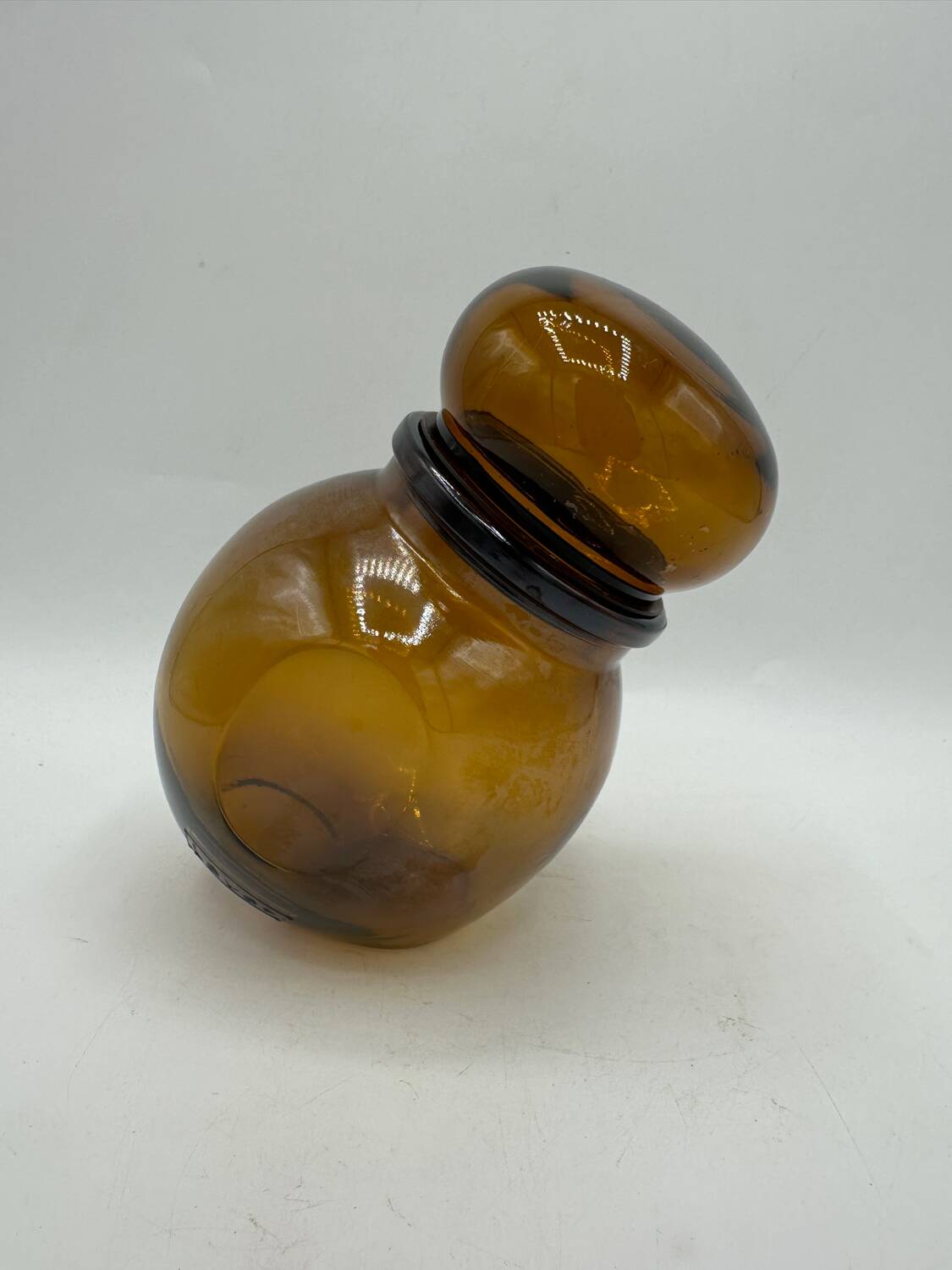 Apothecary jar Lever