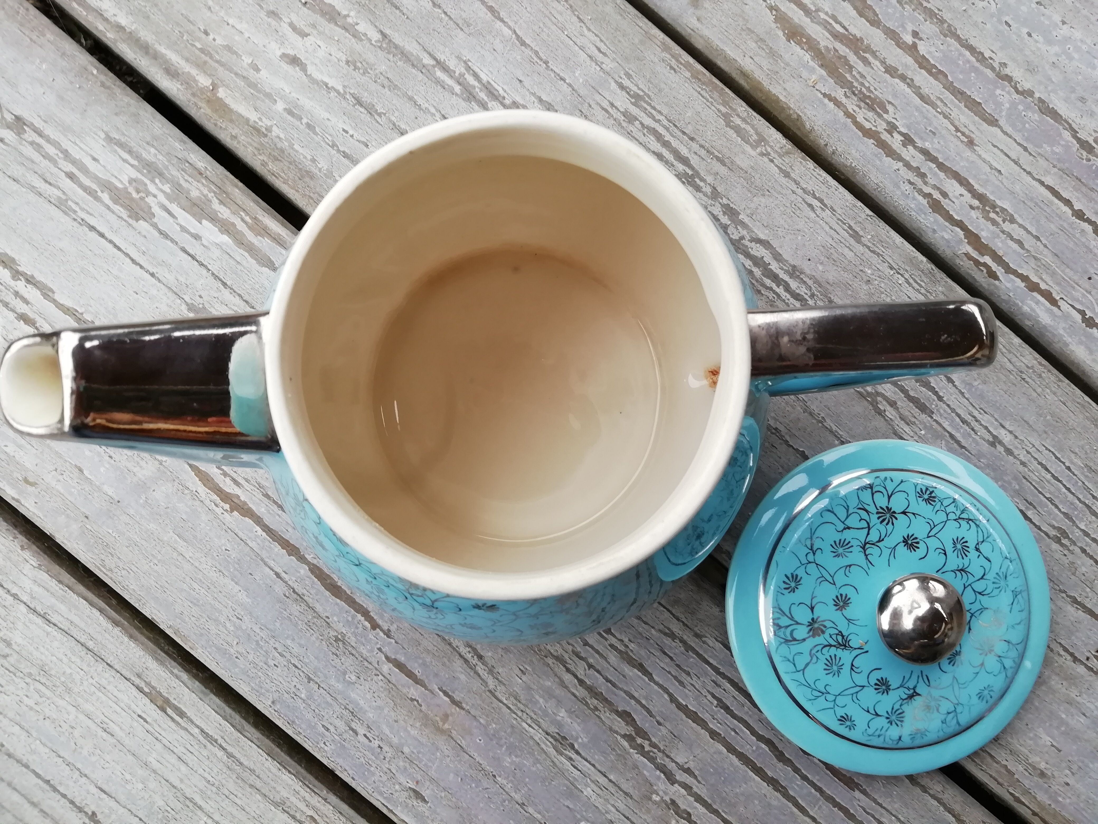 Semi blue teapot of silver flowers