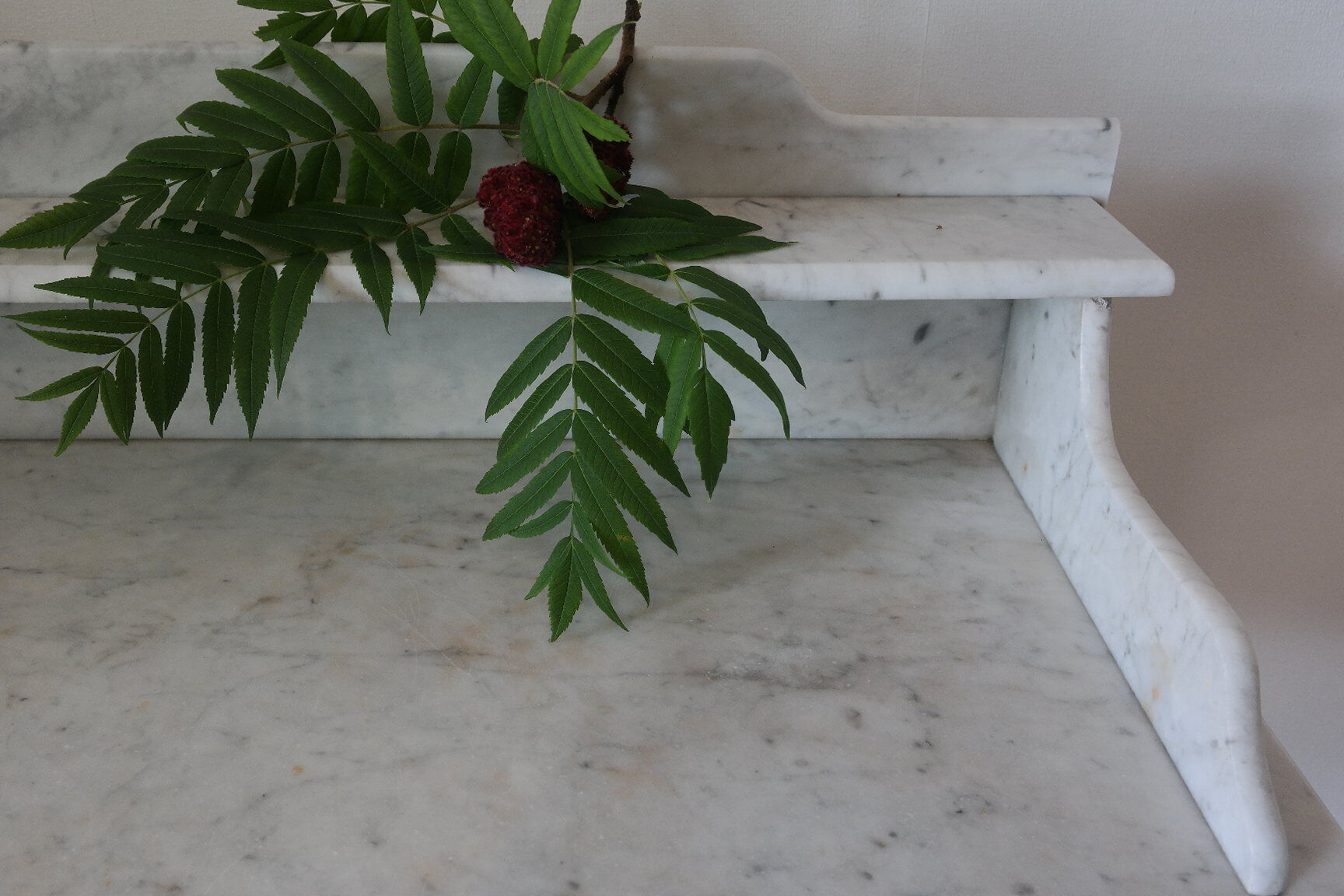 Louis XV-style toilet table in walnut and marble