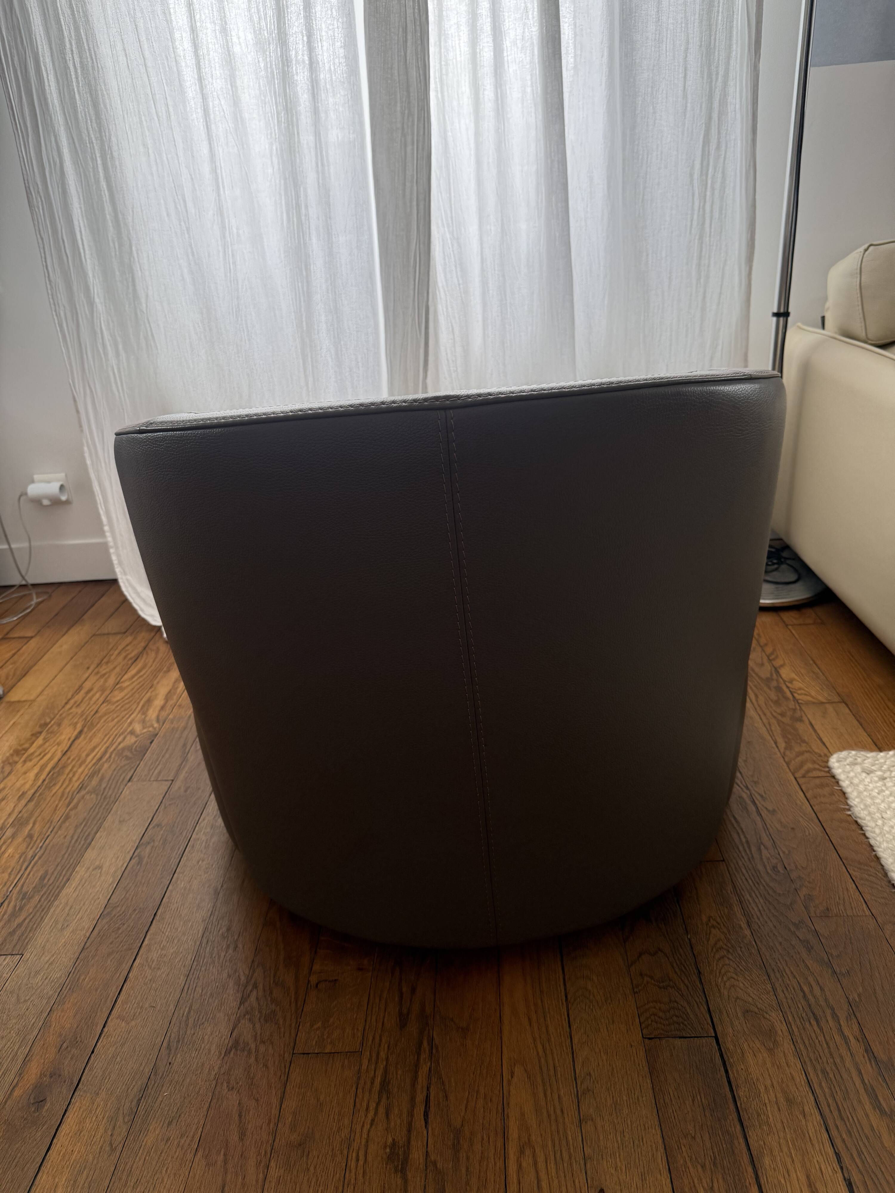 Kola Chair Steiner Paris – full-grain leather – Manzoni & Tapinassi
