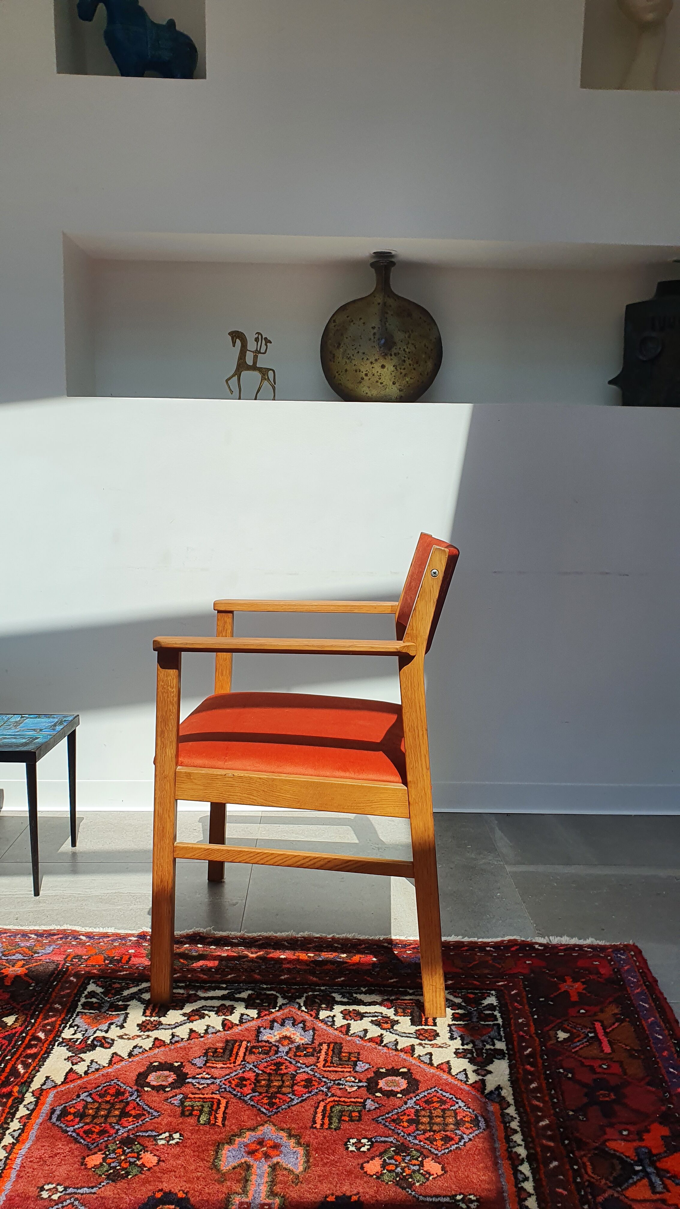 Armchair in solid oak velvet terracota