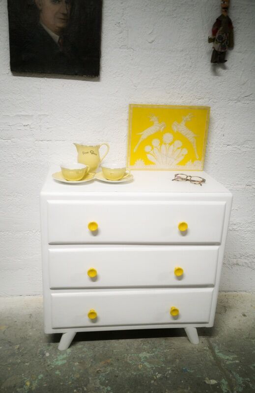 Vintage 3 drawer chest of drawers