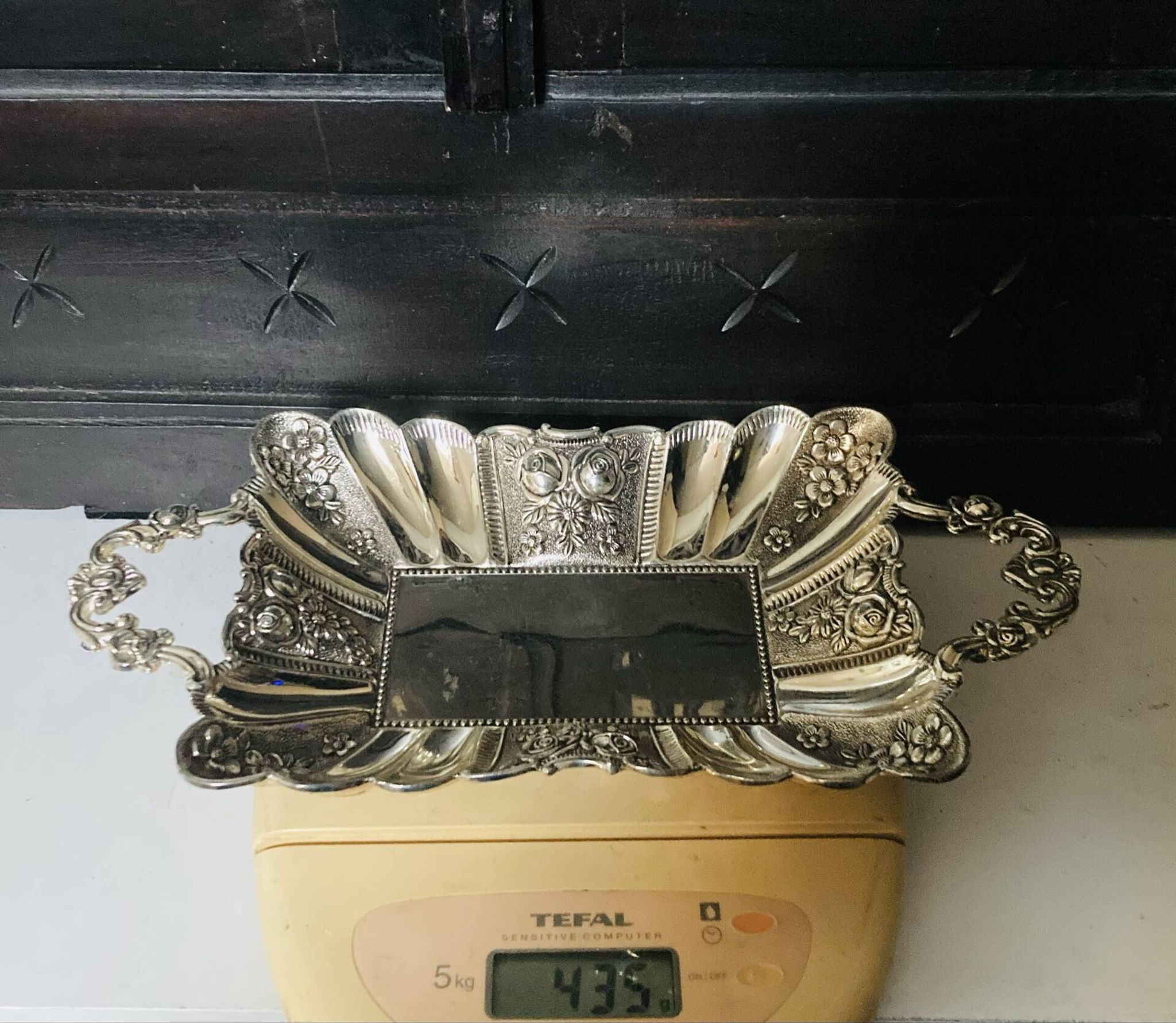 St Louis XV style letter tray, empty pocket, 20th century, in repoussé metal.