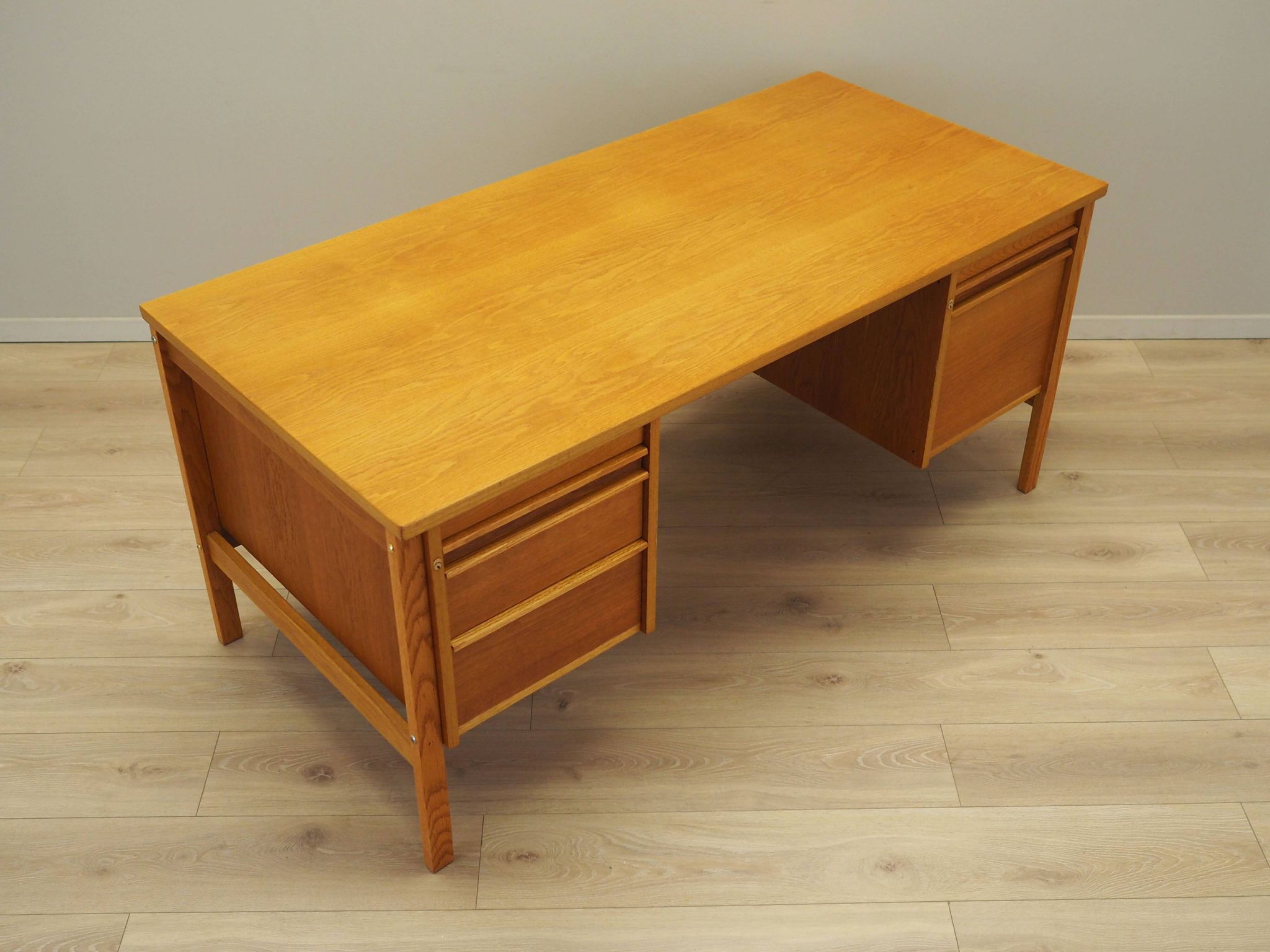 Ash desk, Norwegian design, 1970s, production: Norway