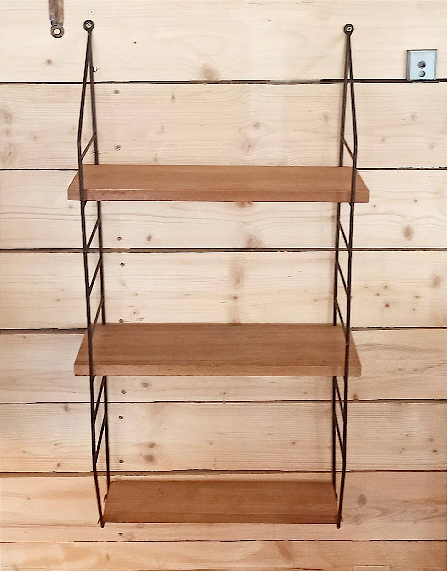 Etagère murale teck 3 étagères style Nils Strinning, 1950s