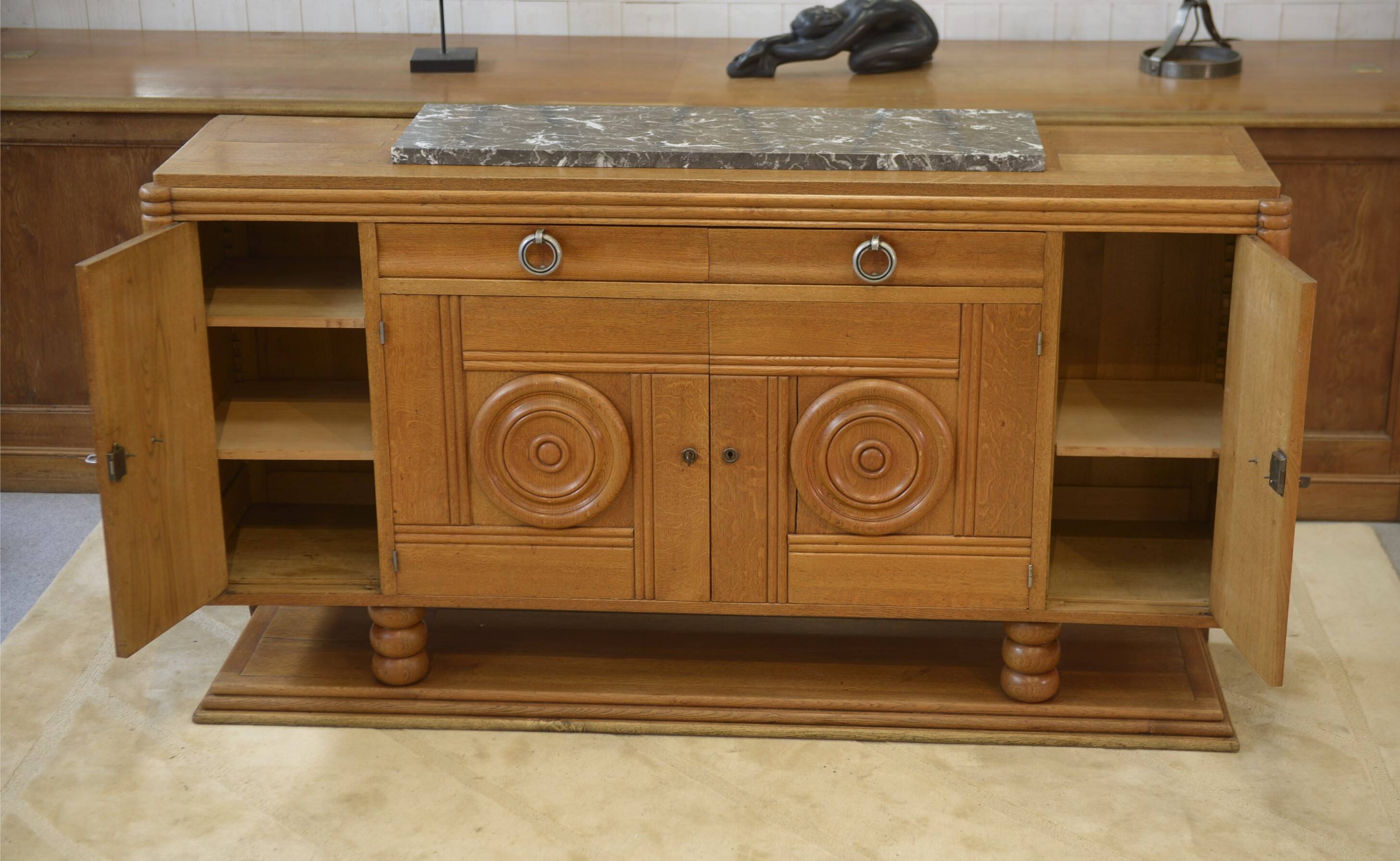 Buffet en chêne dans le goût de Charles Dudouyt 1930’s