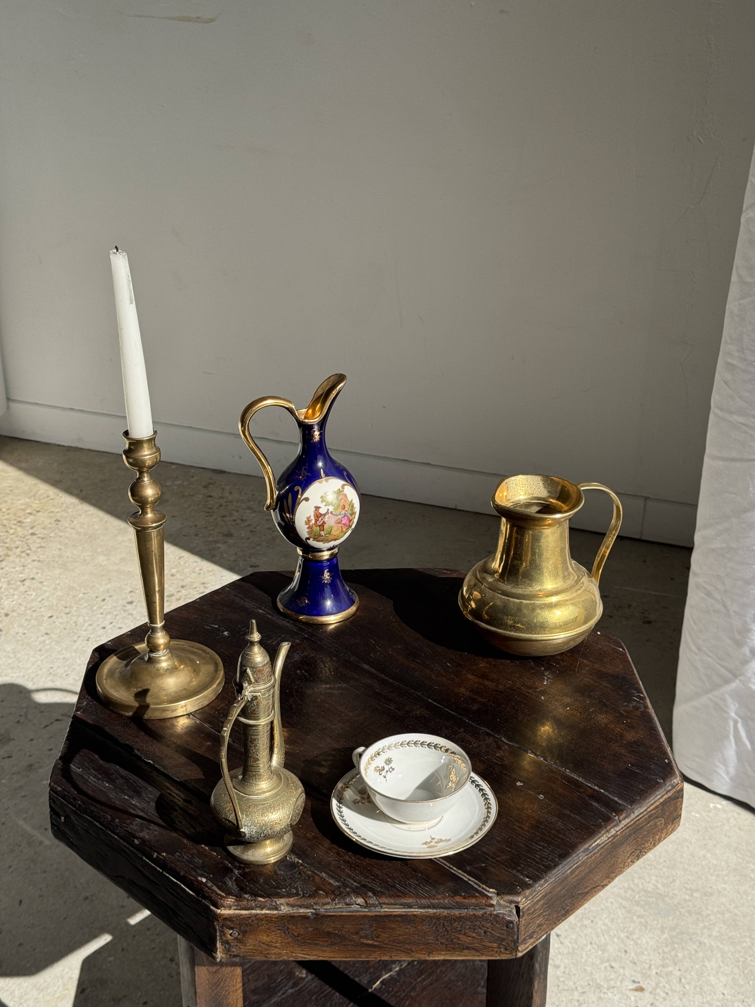 Carafe or metal jug with a rounded body H18