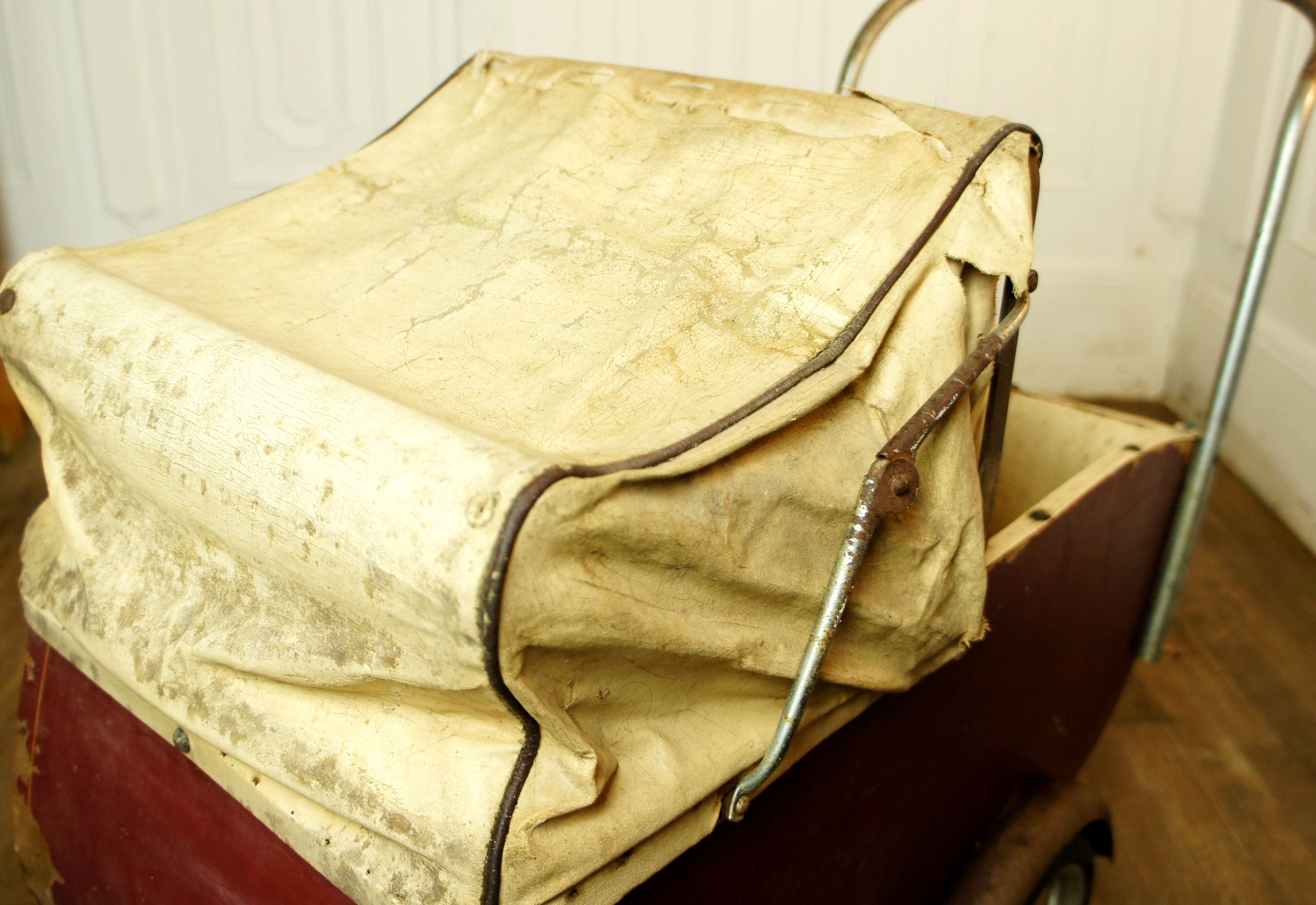 Ancient doll landau 1940