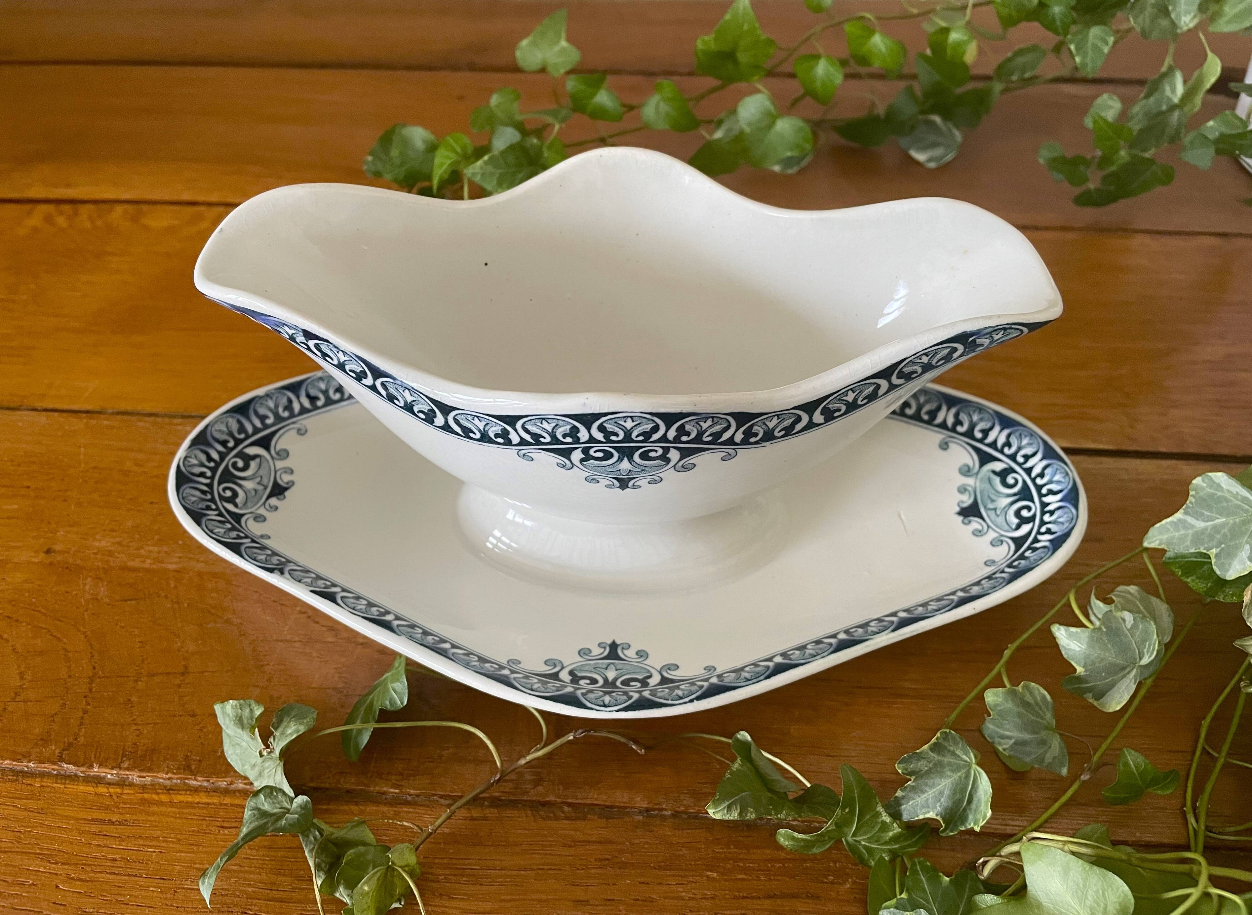 Antique sauce boat in Saint-Amand earthenware (Nord)