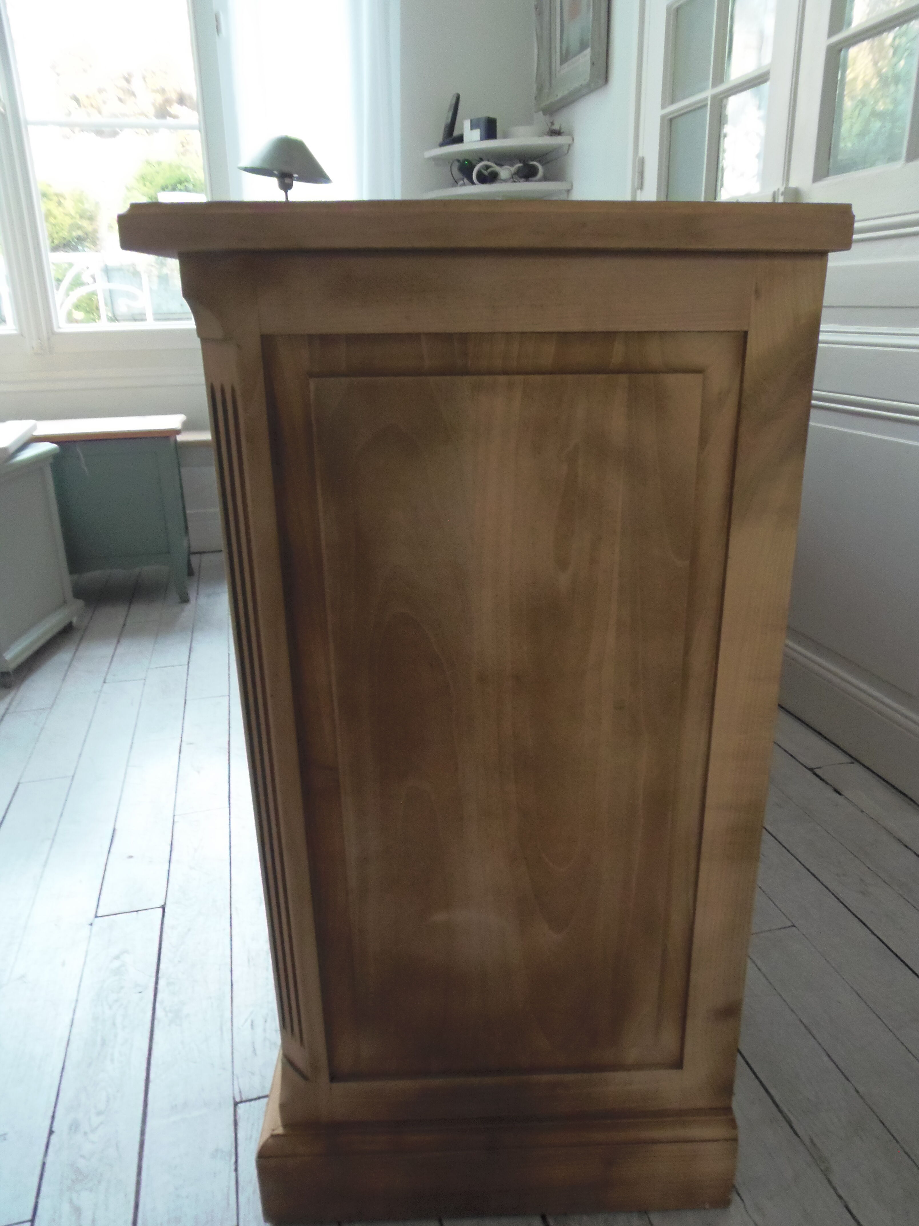 Buffet 3 doors of beautiful Louis XVI style in raw wood