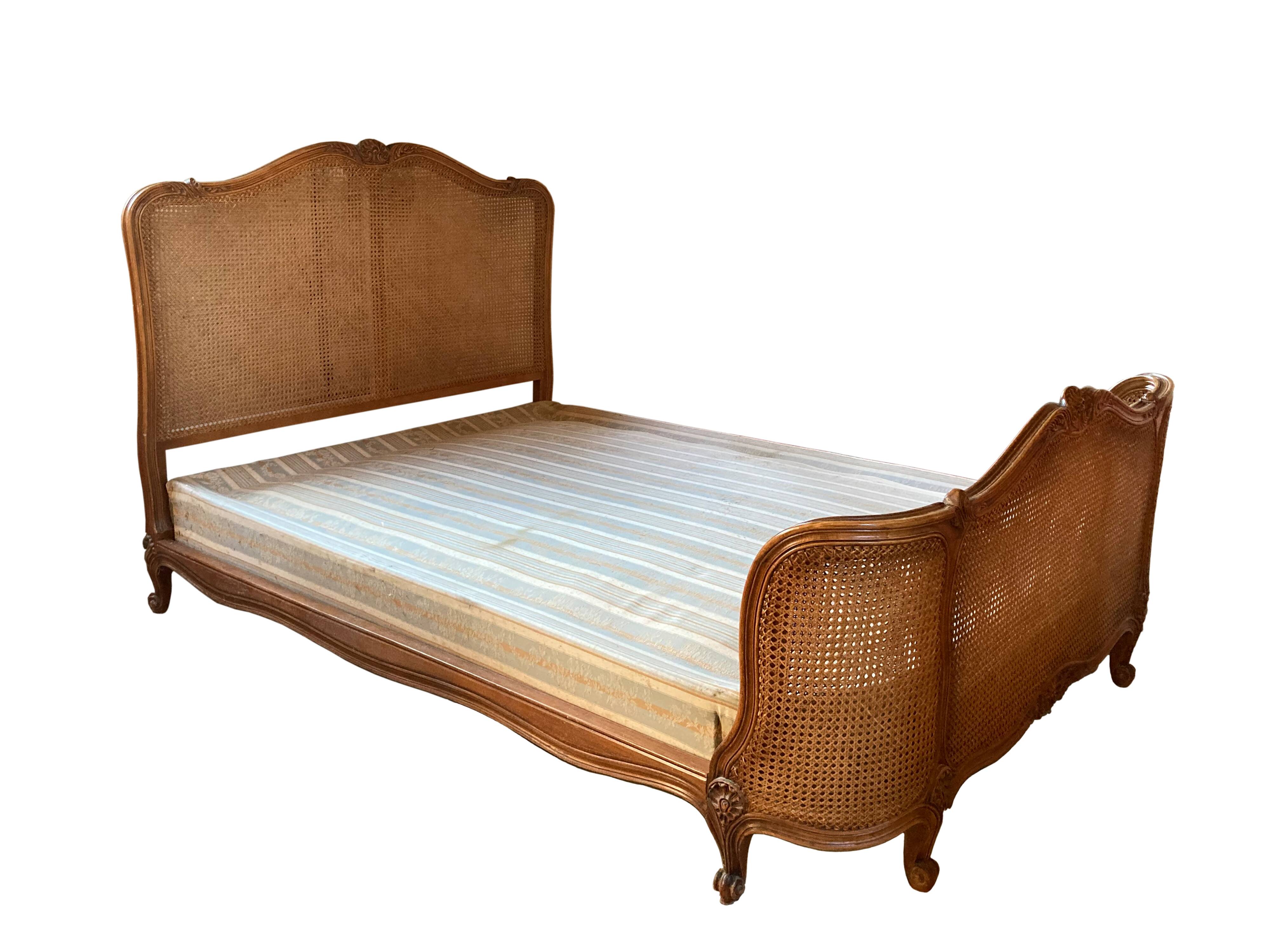 Double cannage bed
