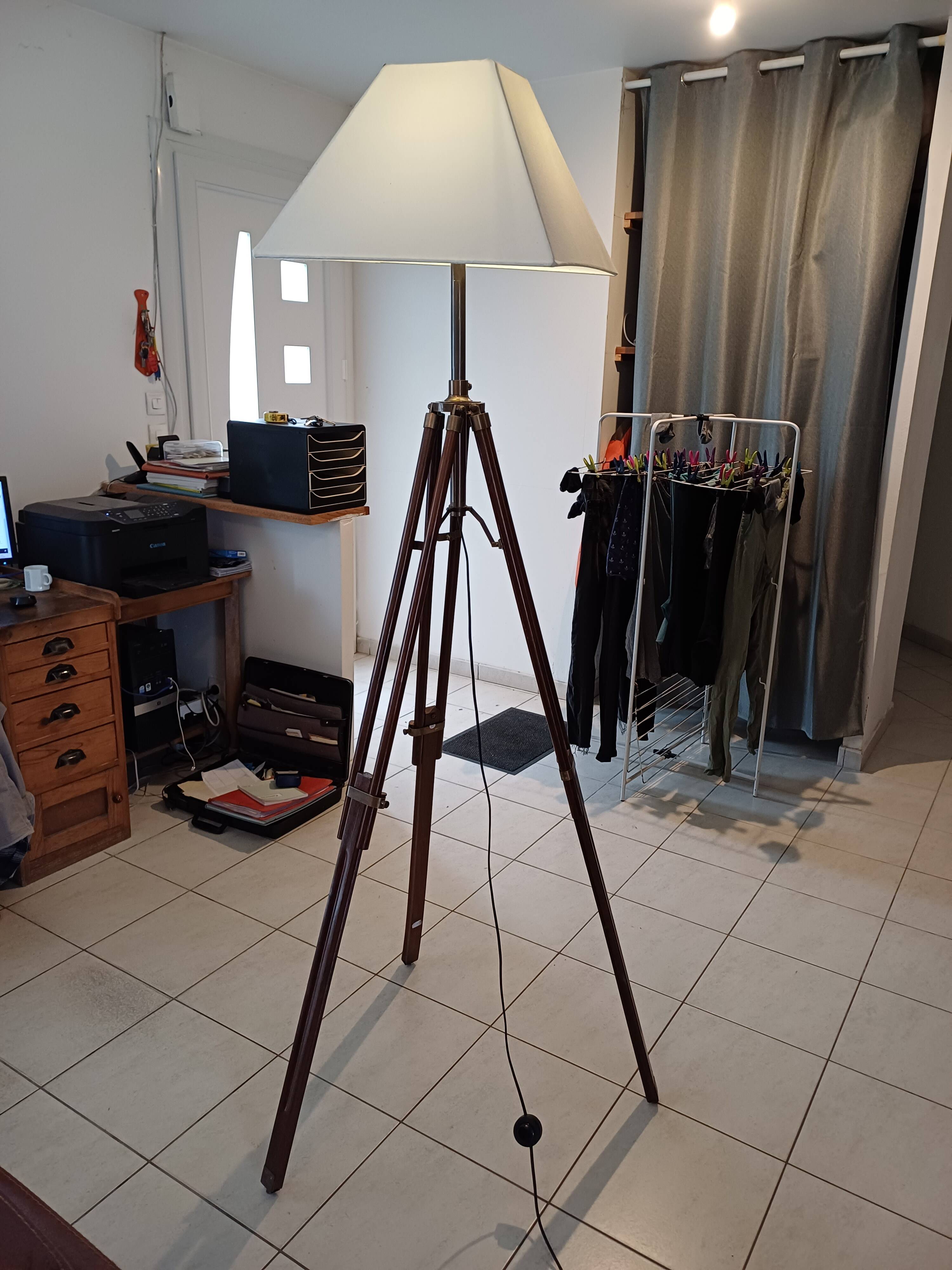 Geometric Tripod Lamp Wood and Brass