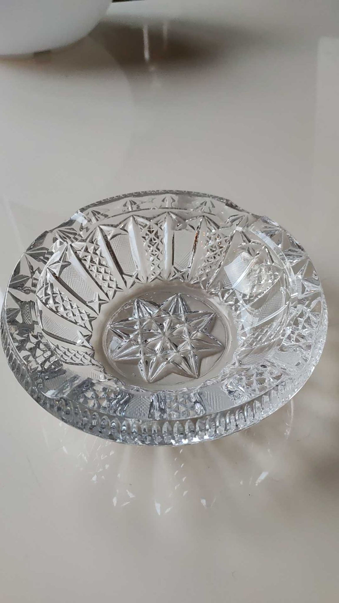 Ashtray/empty vintage pocket in cut bohemian crystal. decorated with diamond tips, braces