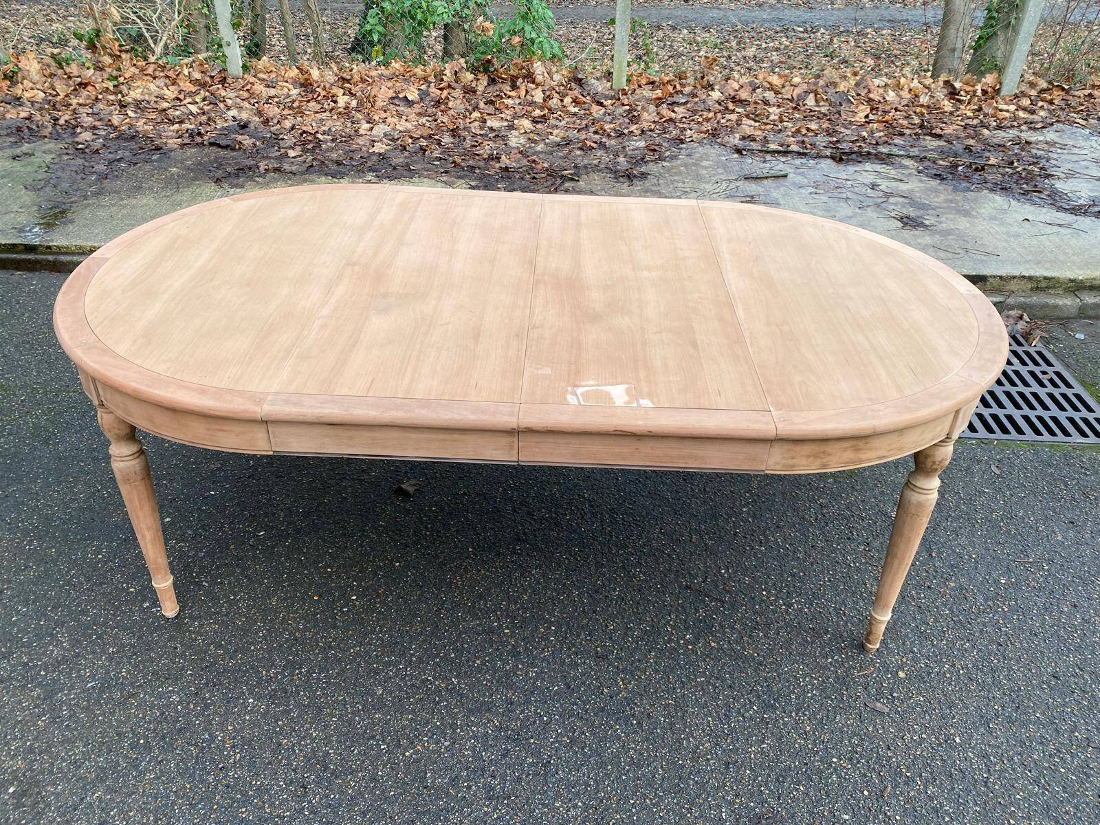 Renovated Louis Philippe round extendable dining table from the 19th century, 210cm.