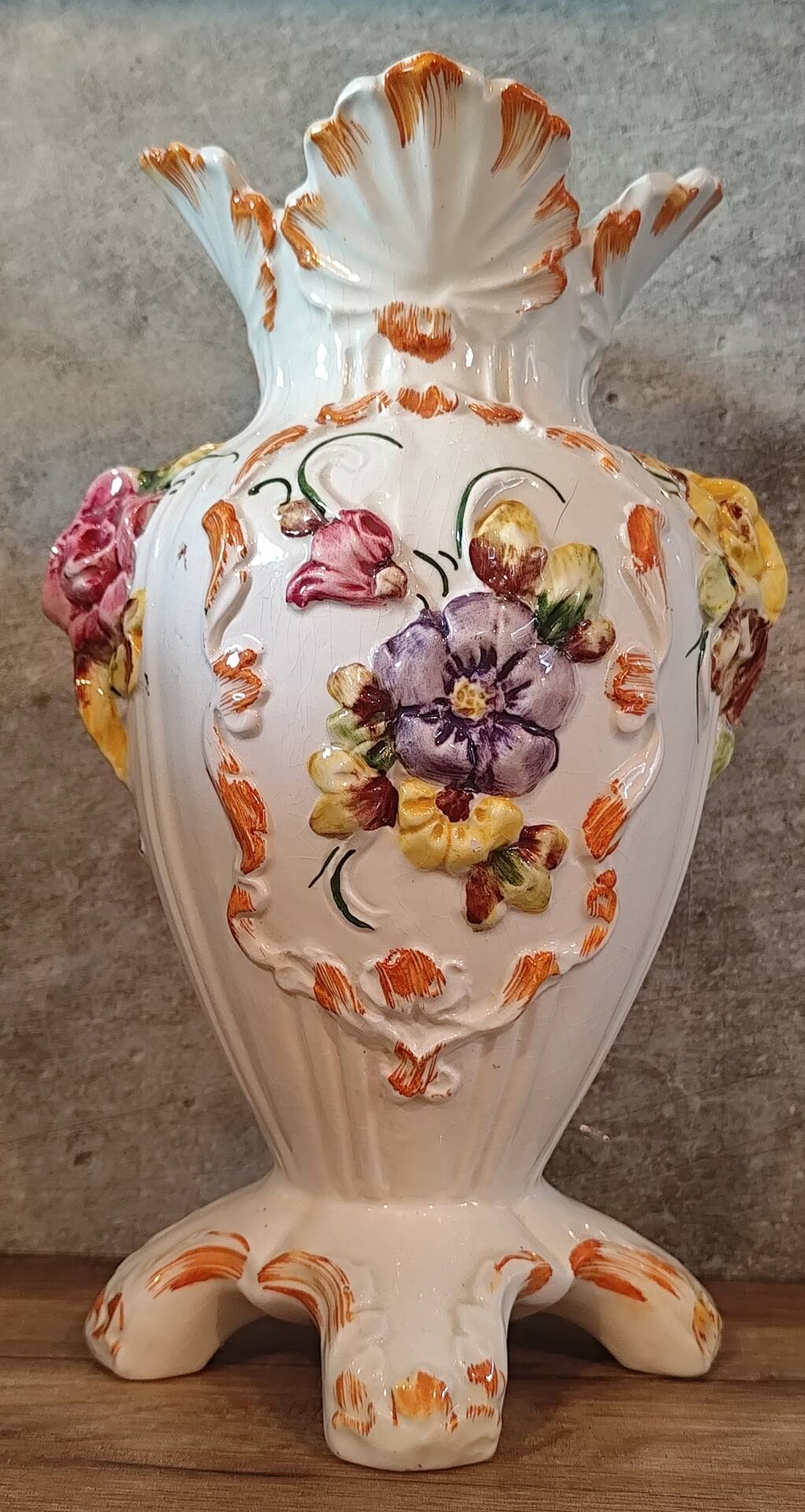 Ceramic vase in Bassano style